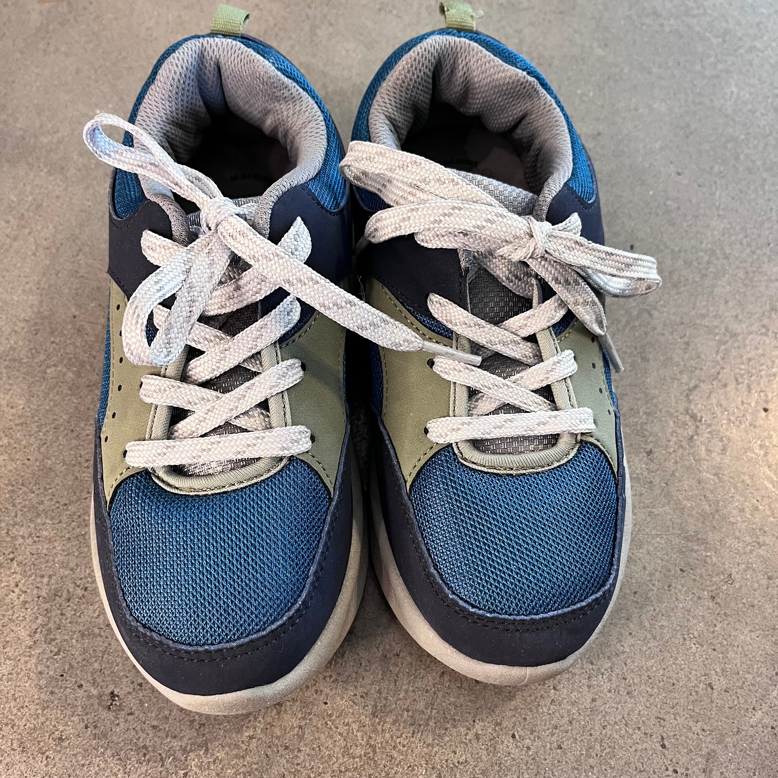 OshKosh Bgosh Fable blue sneaker casual shoes boys size 2 NEW
