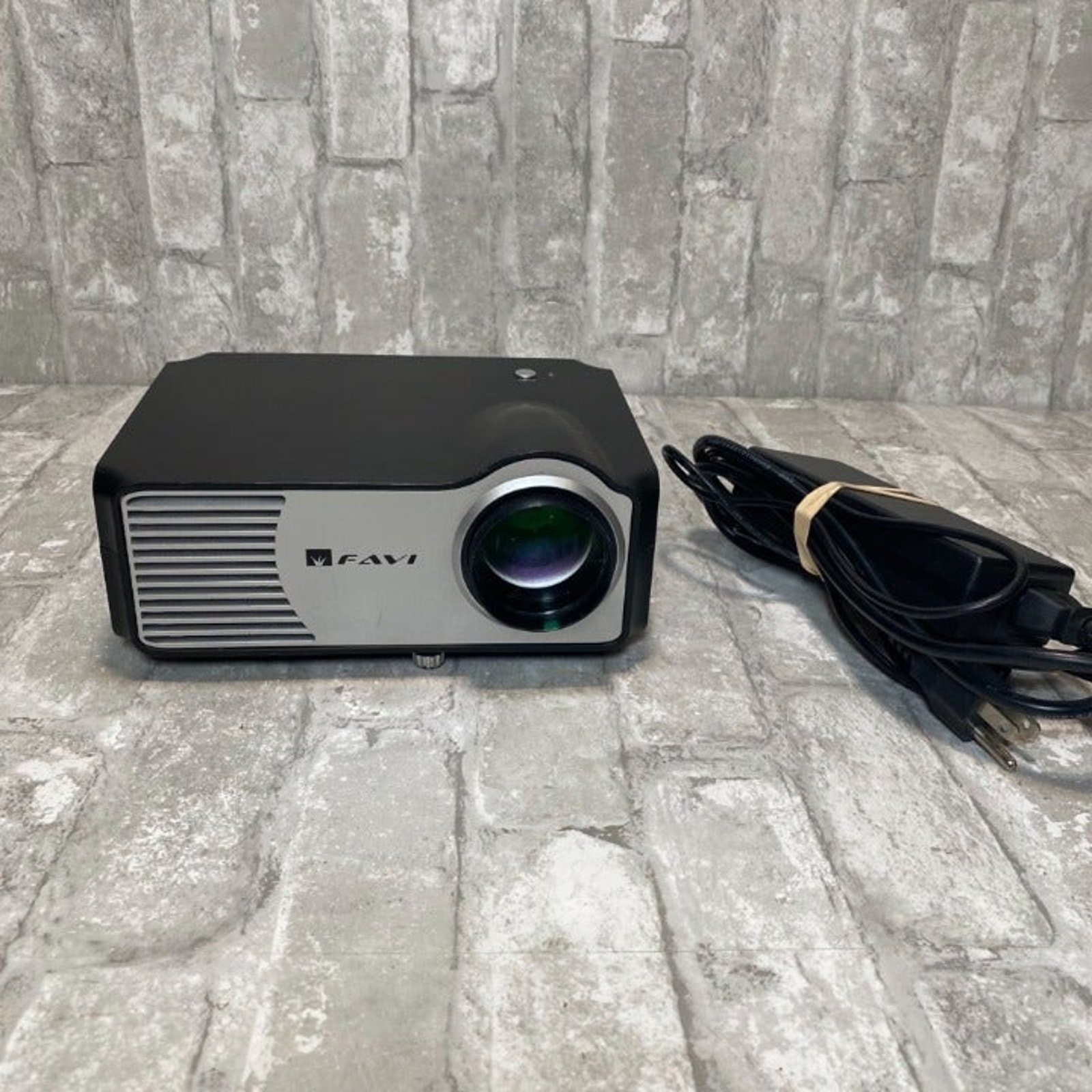 FAVI RioHD-LED-2 Mini Projector with 100 Picture