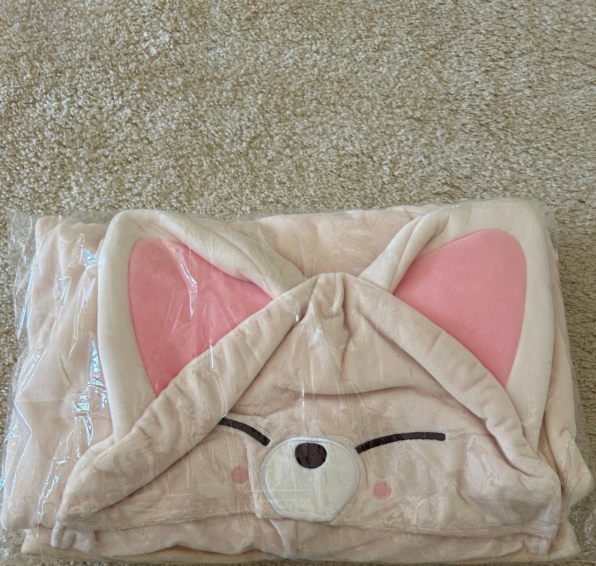 Stray Kids Foxy I.N Jeongin blanket ( unopened / never used )
