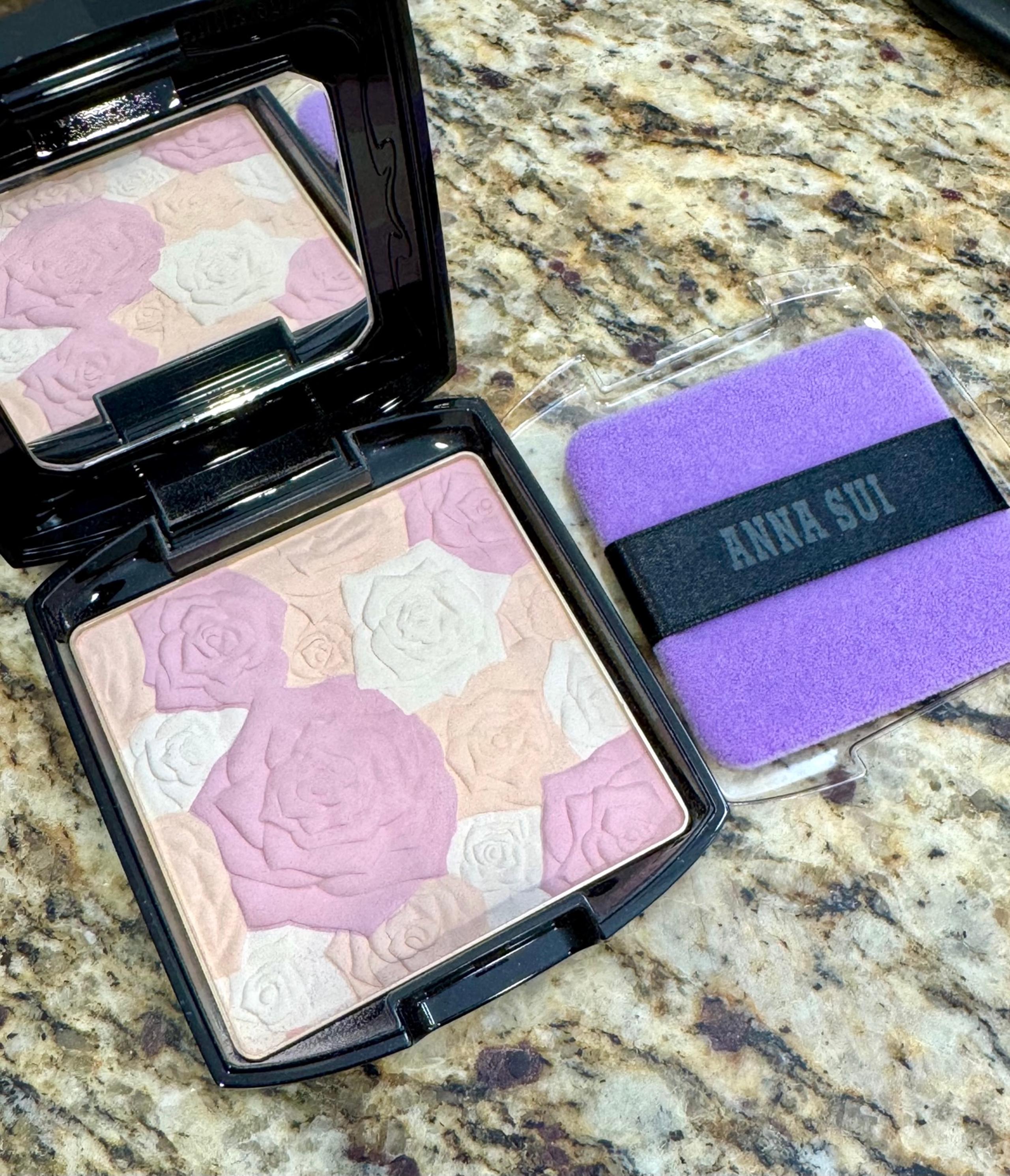 Anna Sui Rose Pressed Powder in 300