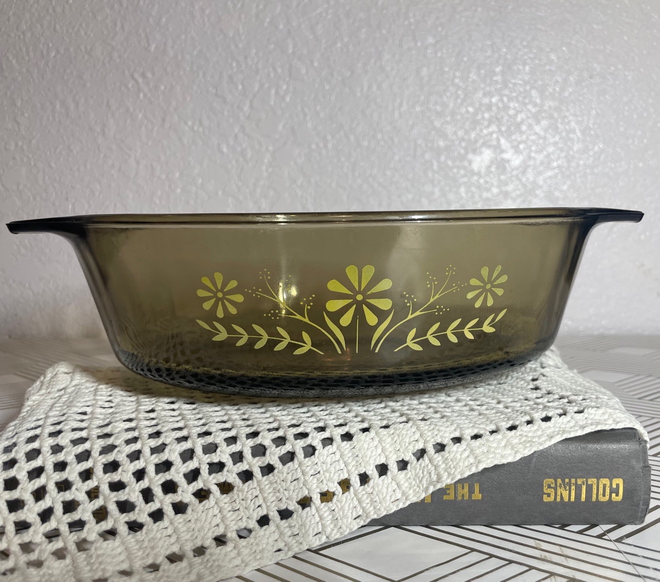 Vintage 1970s Glasbake Jeanette Brown Glass Yellow Daisy Pattern 9” Casserole Vintage 1970s Glasbake Jeanette Brown Glass Yellow Daisy Pattern 9” Casserole