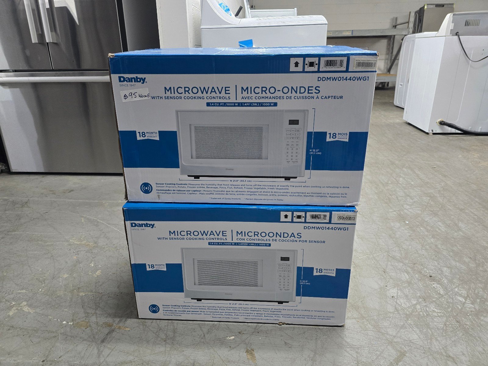 21.8 in. W 1.4 cu ft Microwave in White with Sensor Cooking