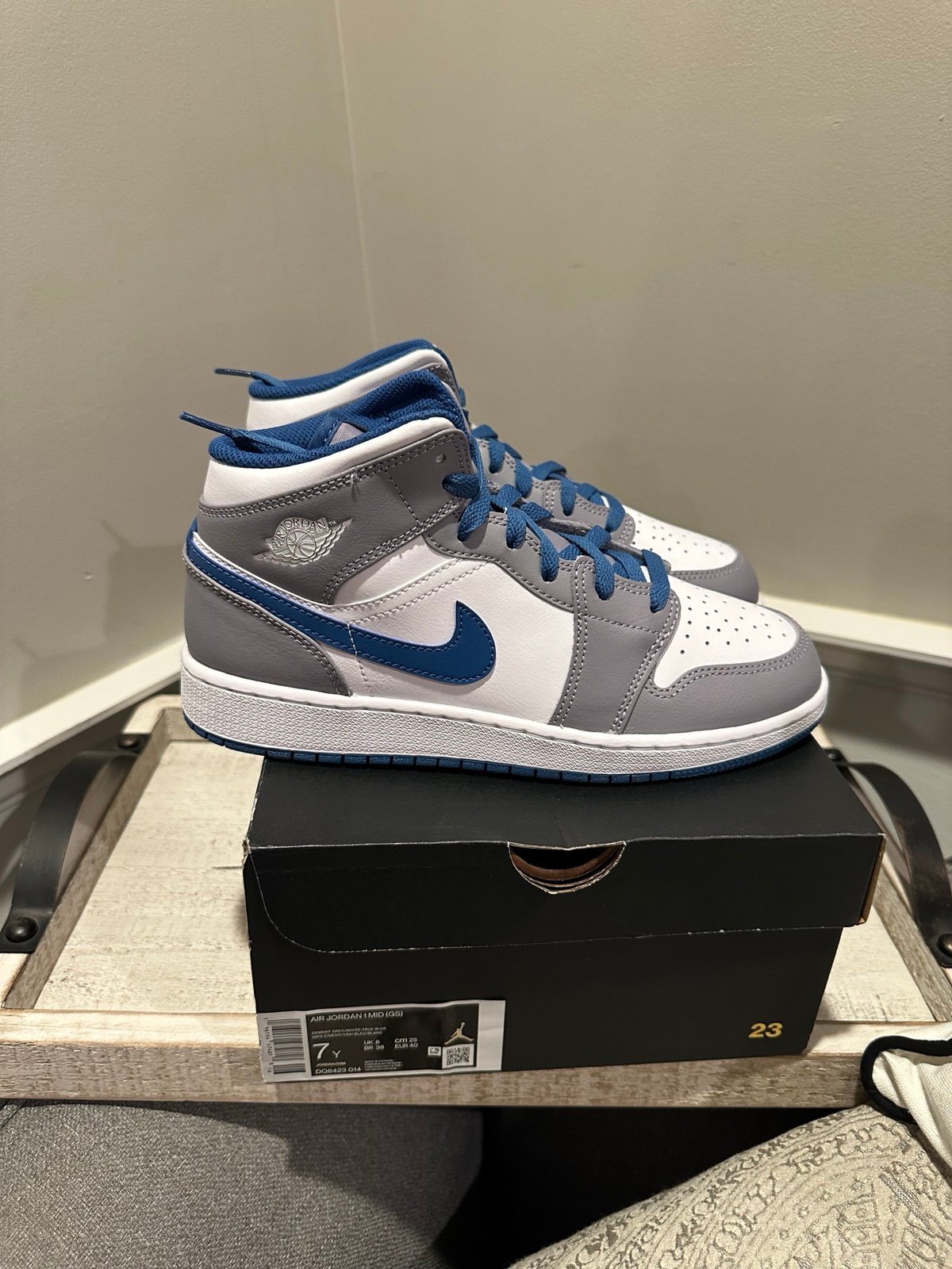 Nike AIR JORDAN 1 MID GS CEMENT GREY/WHITE-TRUE BLUE