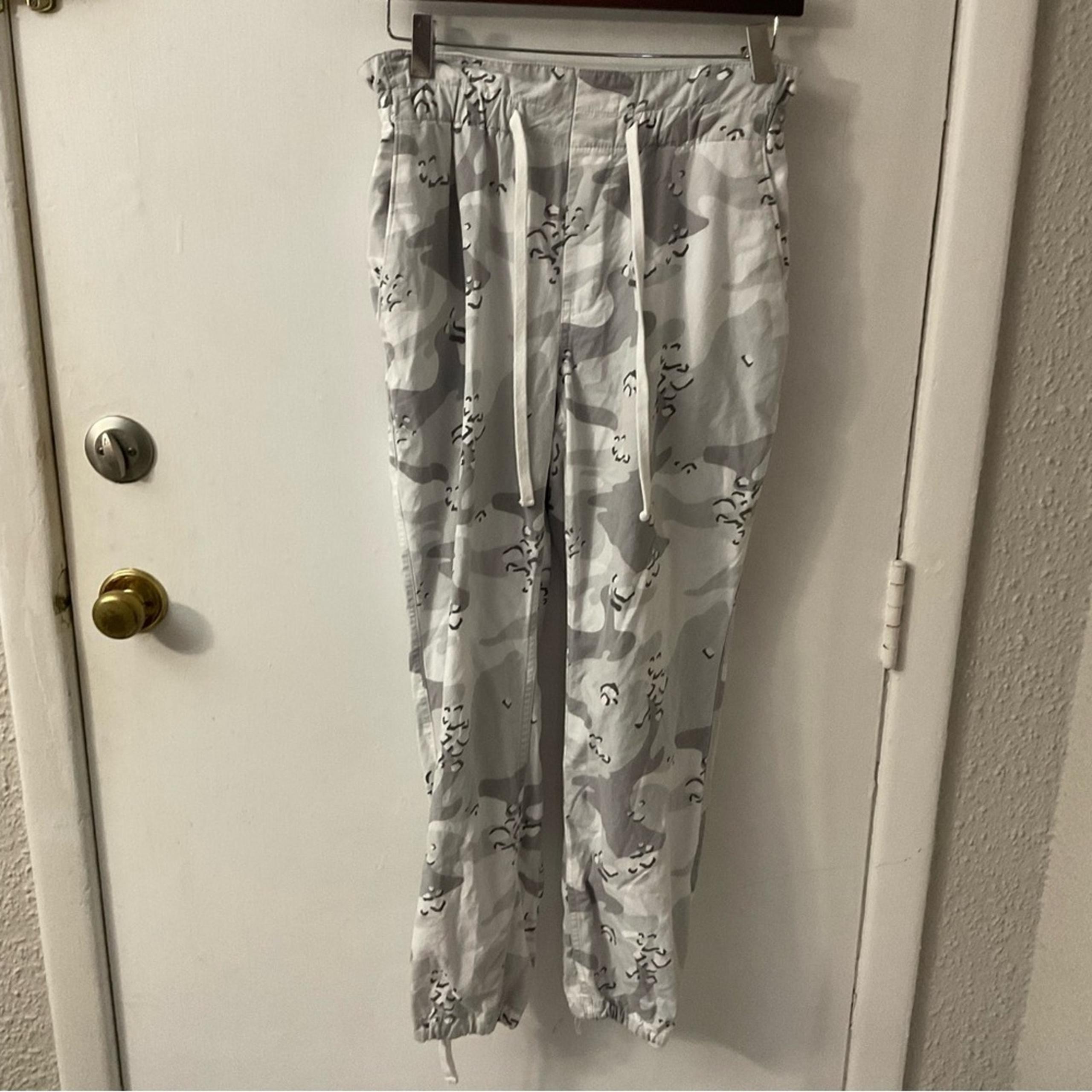 Hollister Women's Gray White Camo Pants Joggers Ultra High Rise Size S