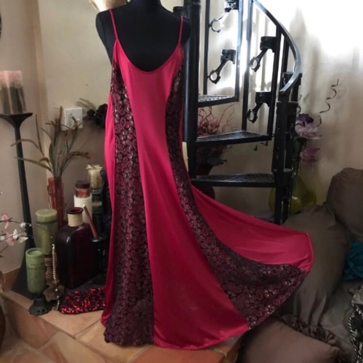 NWT Burgundy Lace Sweeping Long Nightgown Plus Size