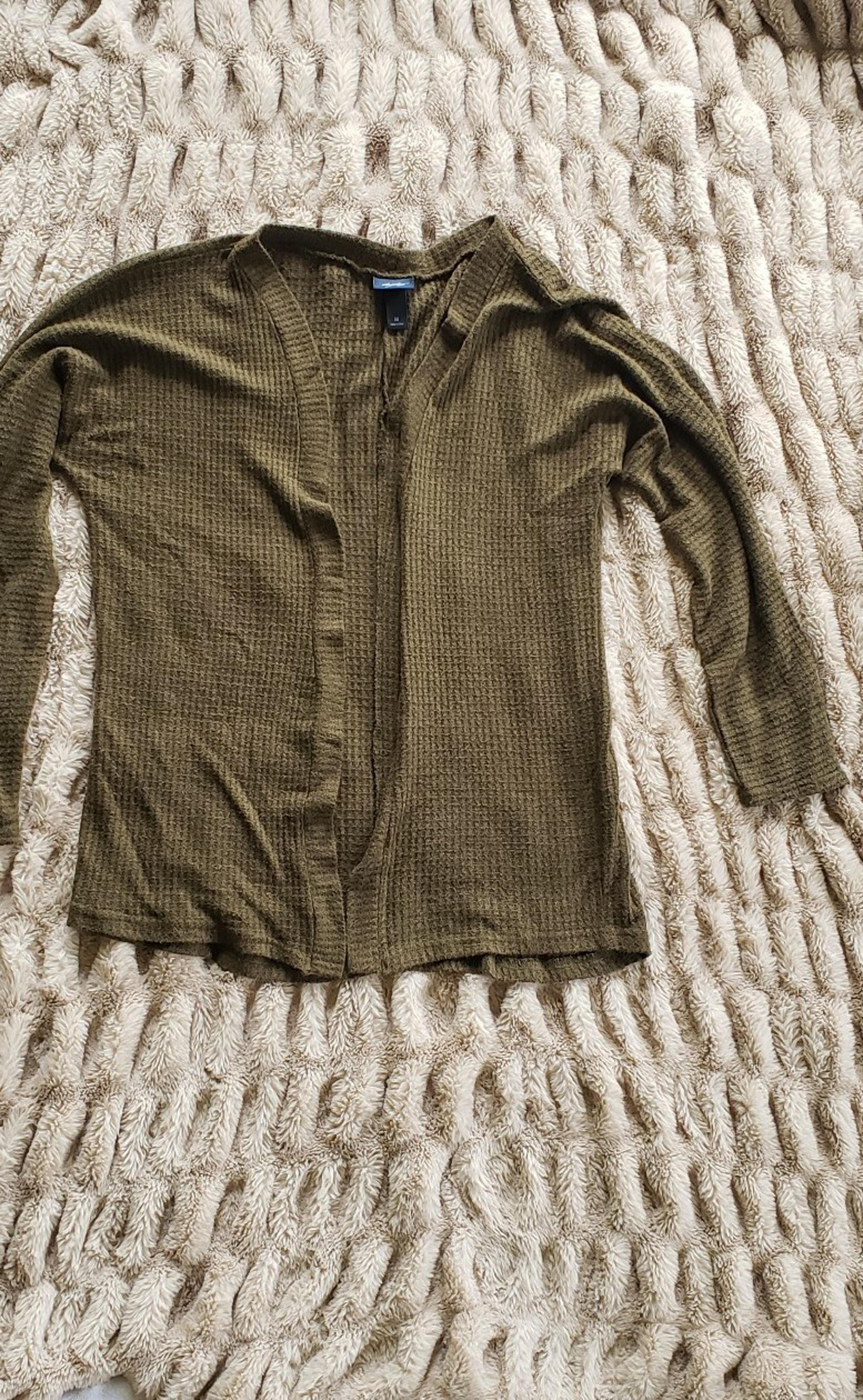 Sweater Size MEDIUM Daytrip  womens green cardigan waffle print