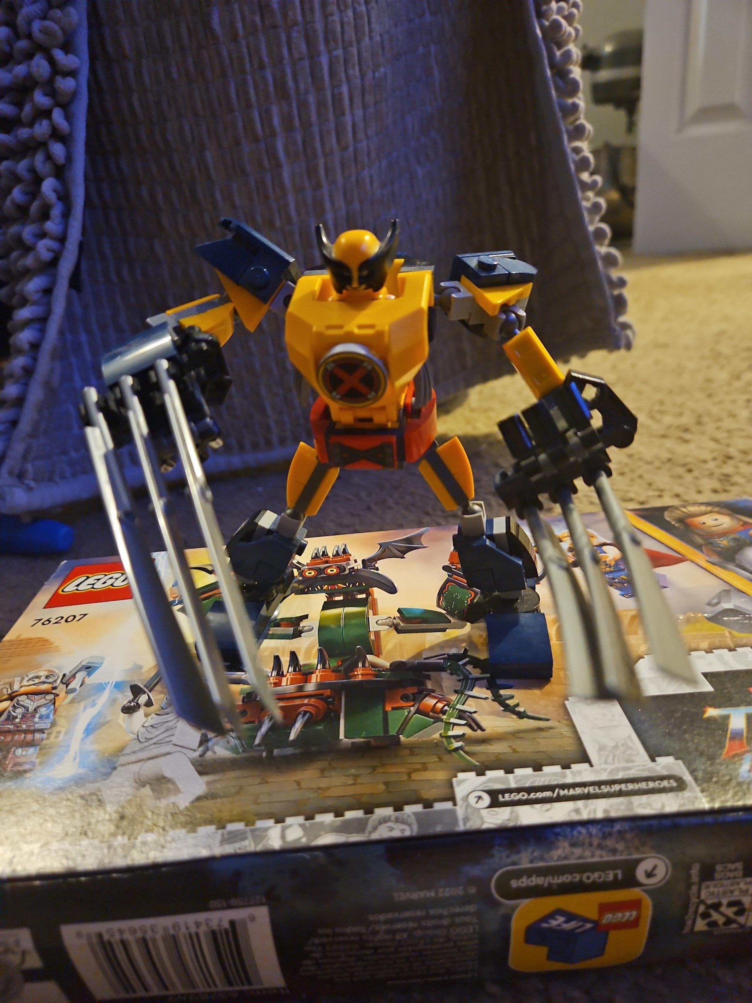 LEGO wolverine minifigure w/mech suit