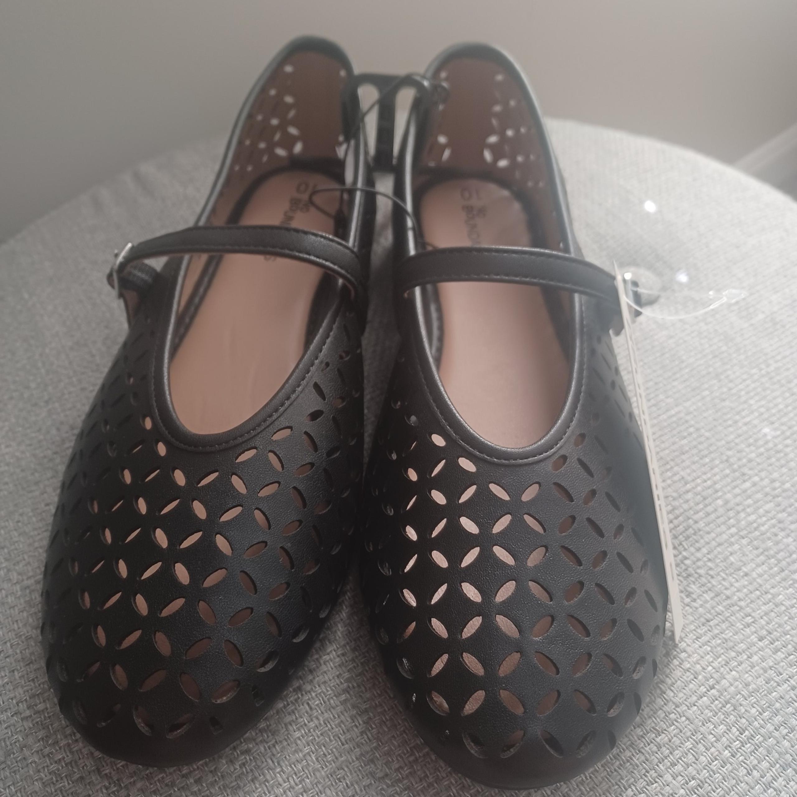 NEW NOBO Cut Out Mary Jane Slip On Flats Sz 10