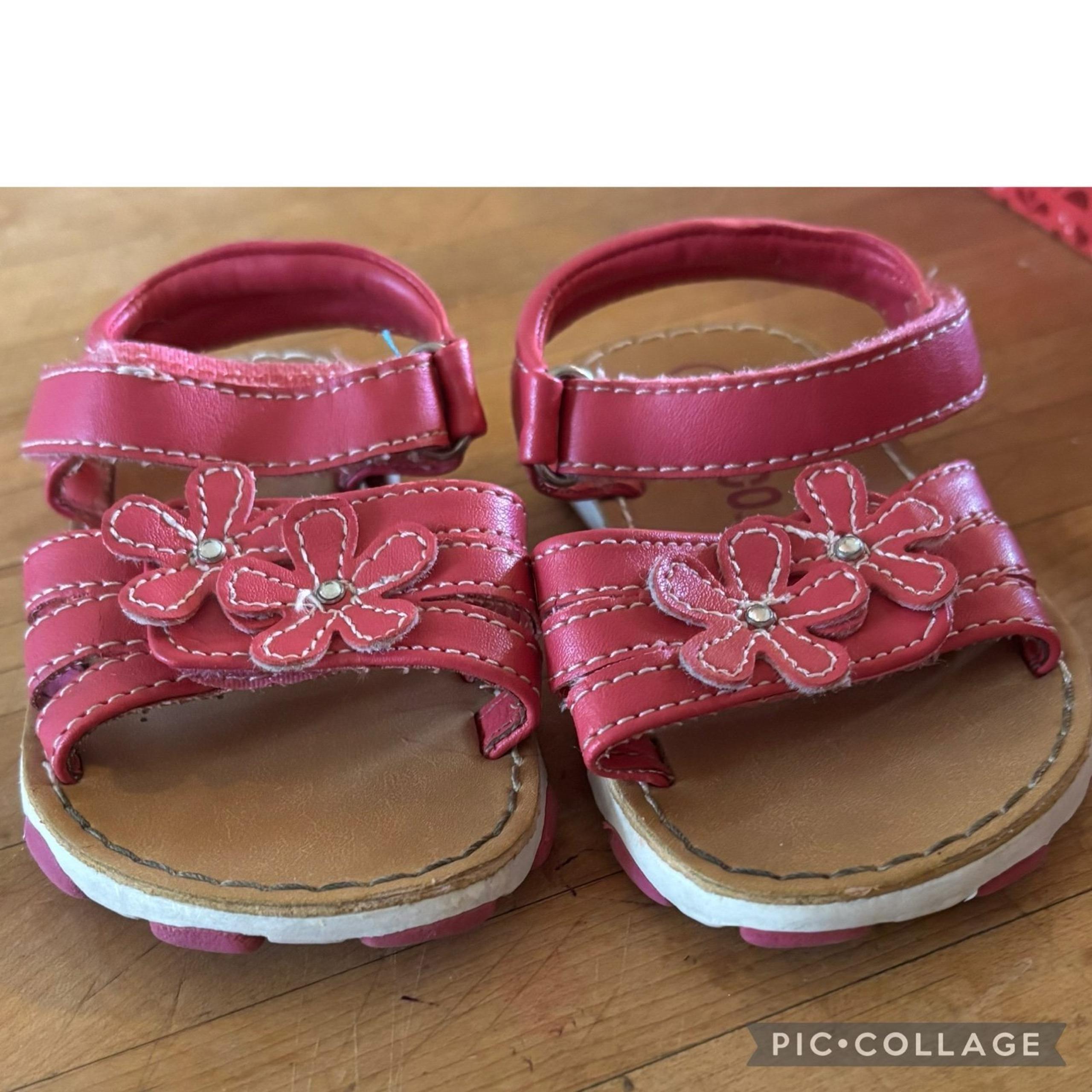 Girls Sandals size 6 rubber soles Strappy Velcro flowers rhinestones Easter EUC