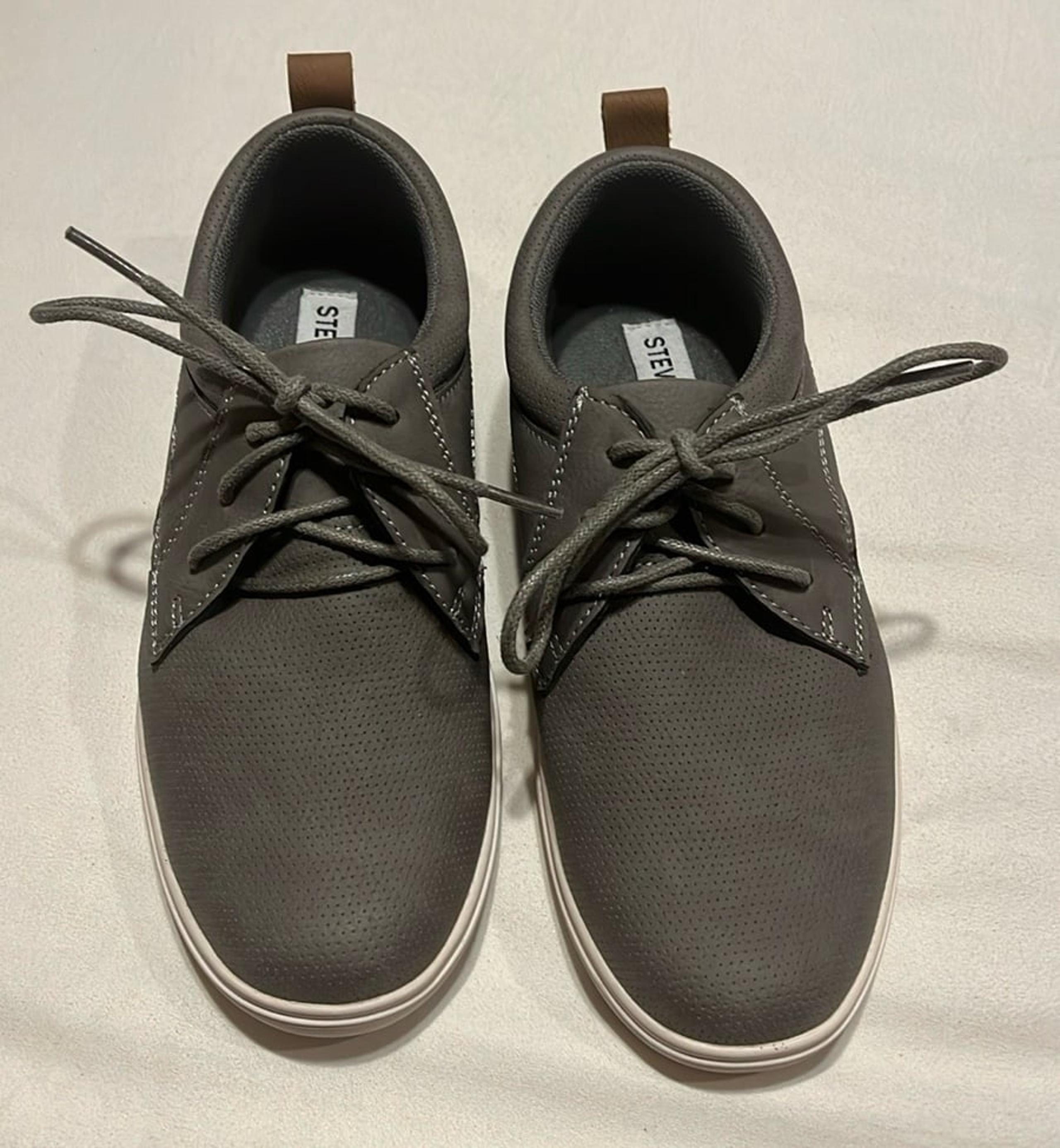 Steve Madden Boys shoes size 3