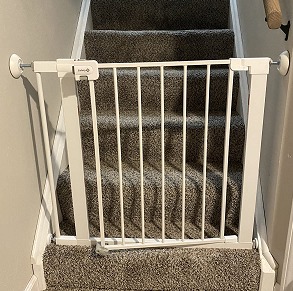 New Easy Install 28 High Walk Thru Gate, Fits Between 29 and 38