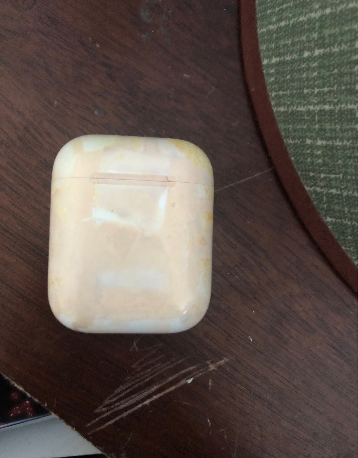 Apple AirPods with Charging Case (1st Generation)