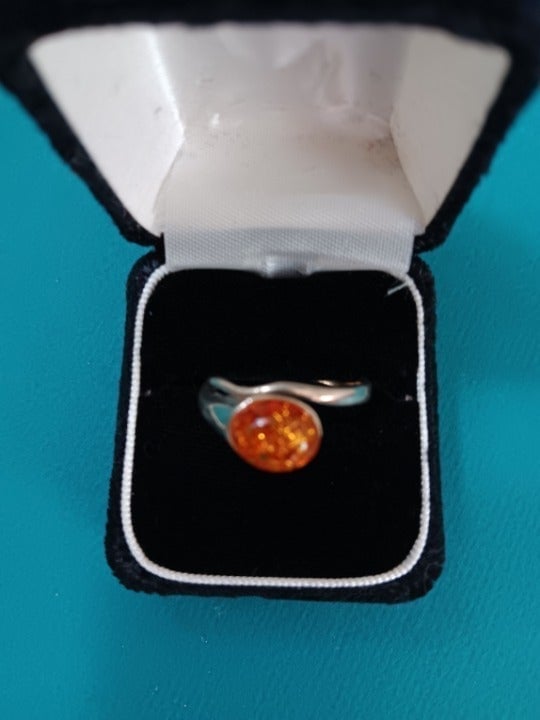 Ring 925 amber cabachon modern style sz 9 but adjustable amazing amber luster