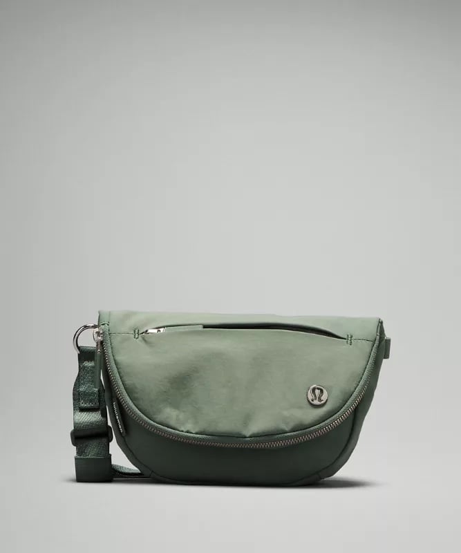 LULULEMON ALL NIGHT FESTIVAL Everywhere BAG NYLON Green SIZE 2L NEW