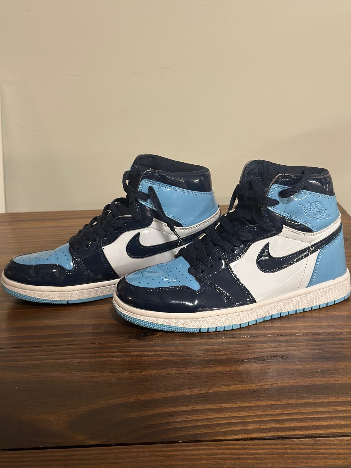 Nike Air Jordan 1 Retro High OG - Youth Size 5