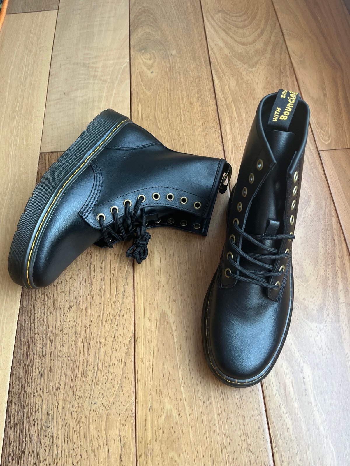 Dr Martens Zavala Soft Leather Combat Boot Black Women’s Sz 7