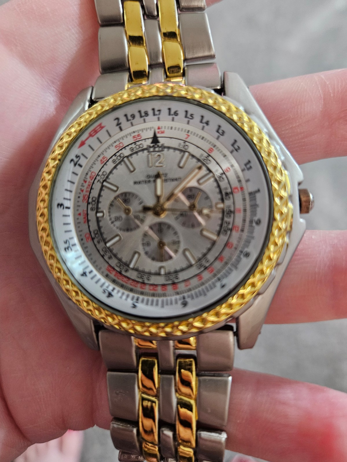 Watch mens real only need a battery in great condition