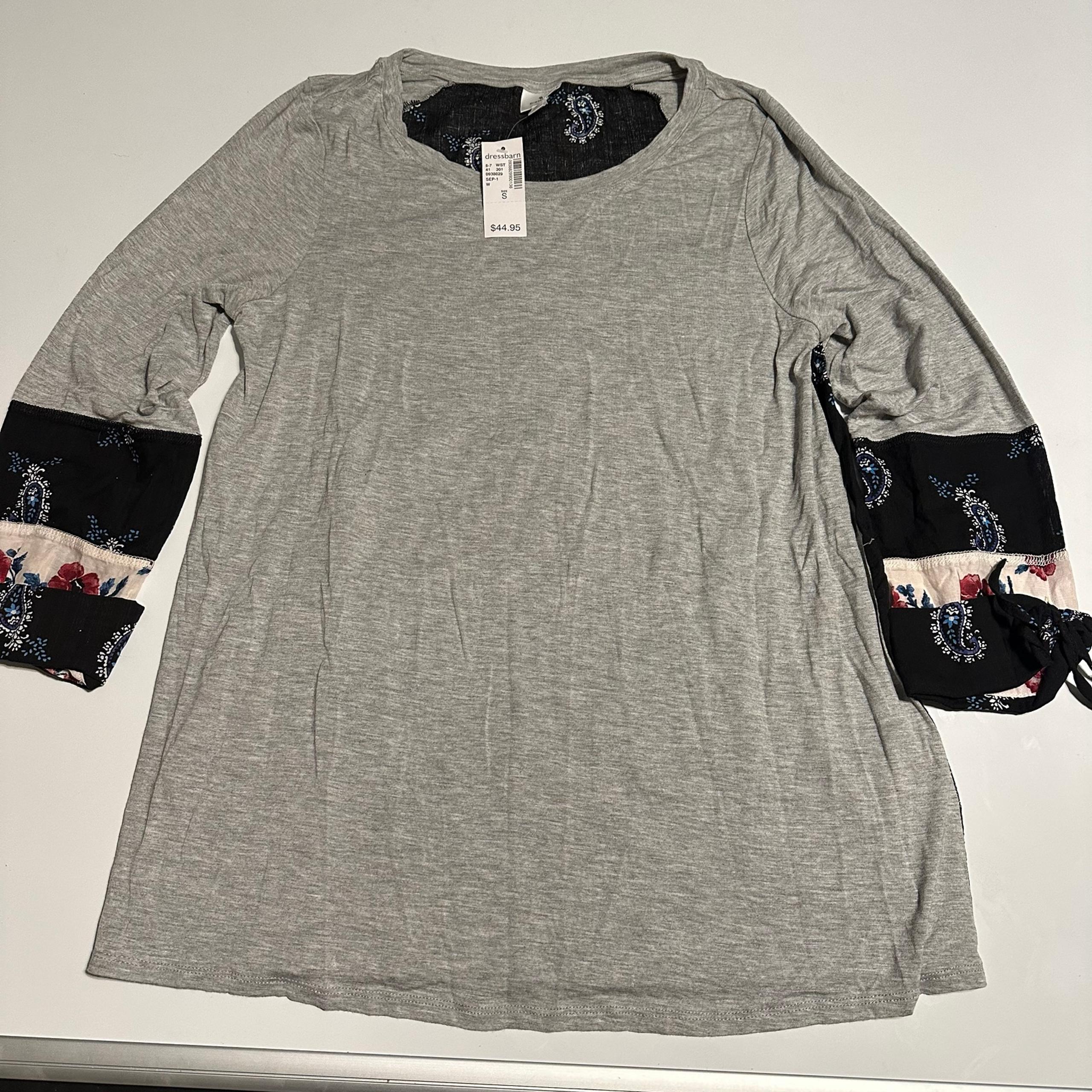 New Dress Barn Women Gray Floral Small Blouse
