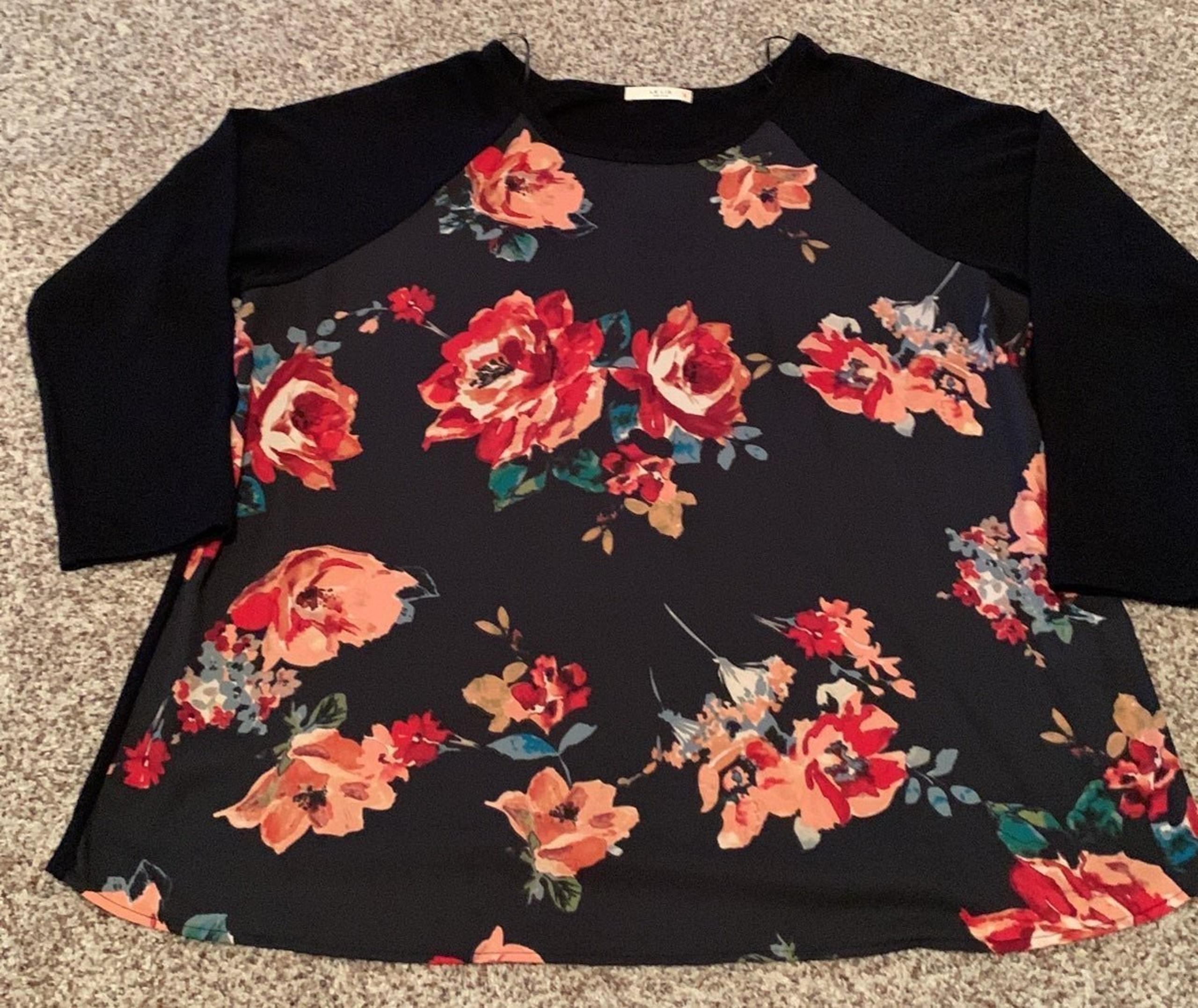 Nice LE LIS Womens Blouse 1X