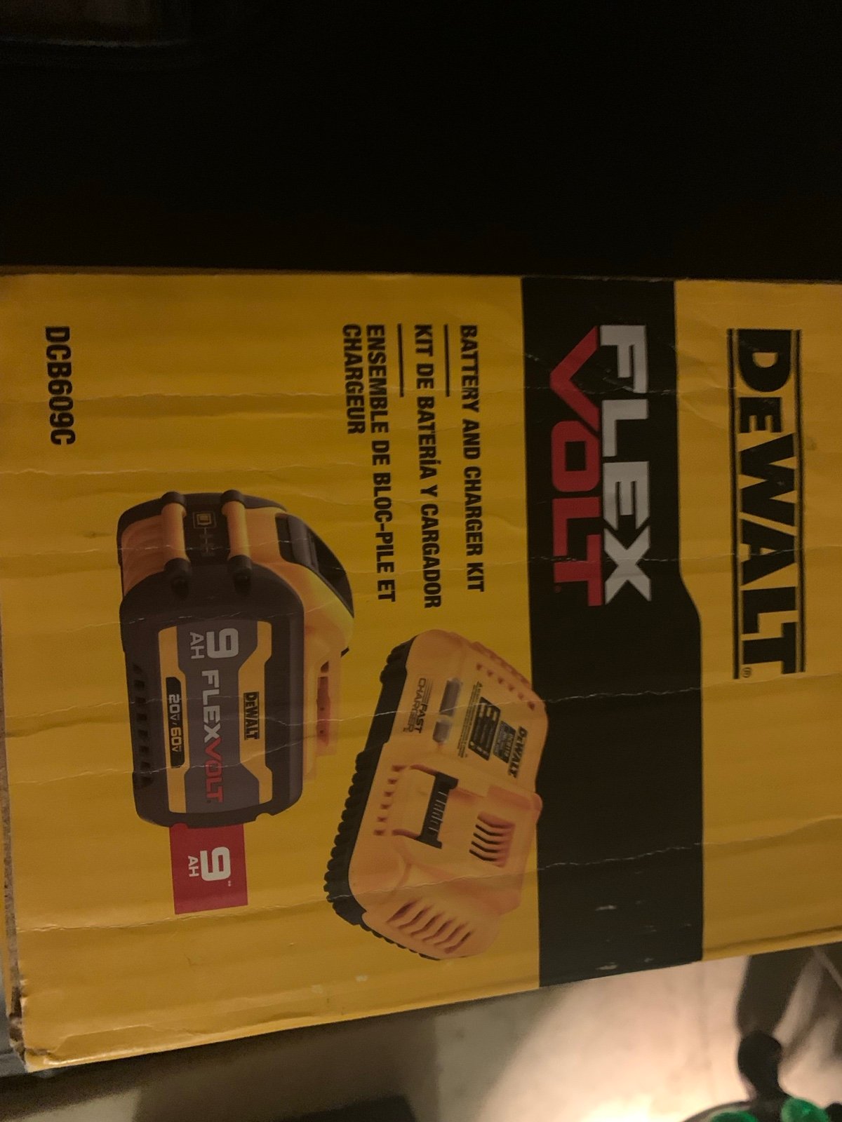 DeWalt 9.0 flex volt battery and rapid charger