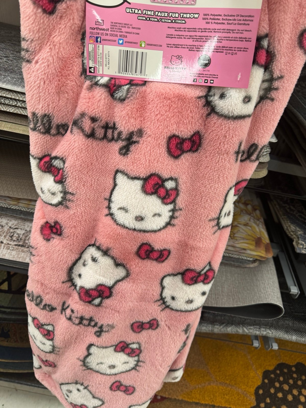 Hello kitty pink soft throw