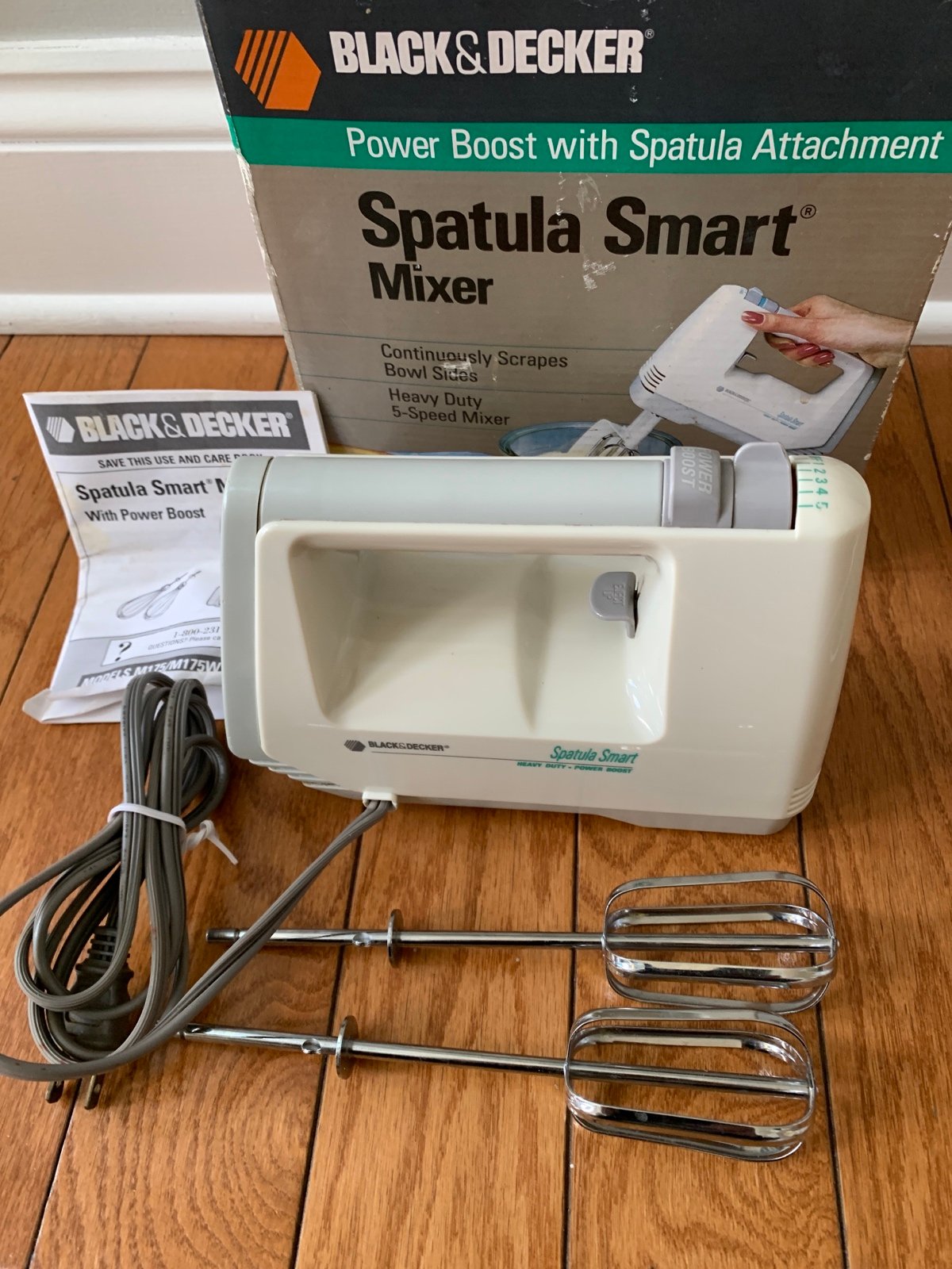 Black And Decker M-175 Spatula Smart Heavy Duty Electric Hand Mixer works