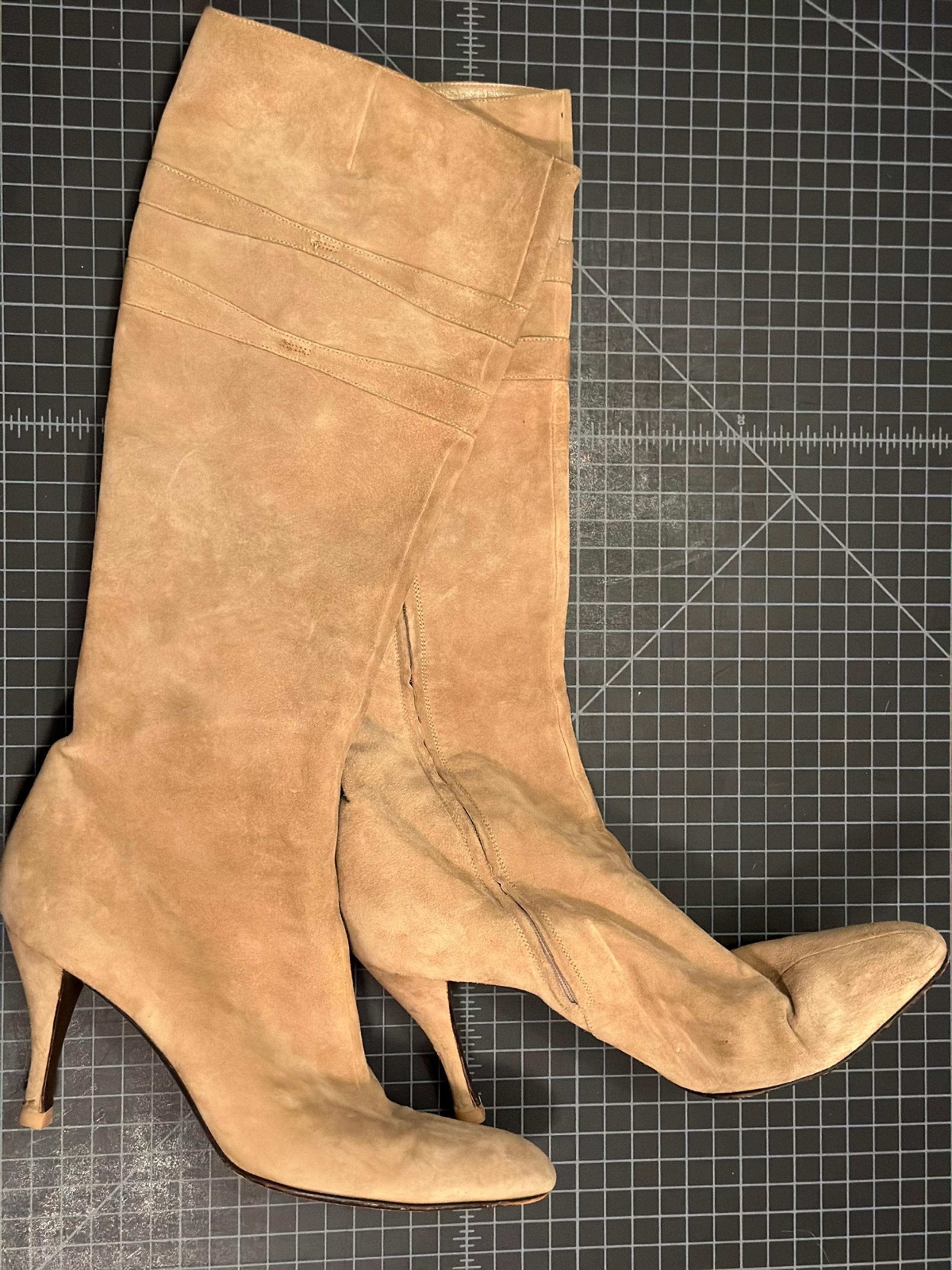 Women’s boots size 8
