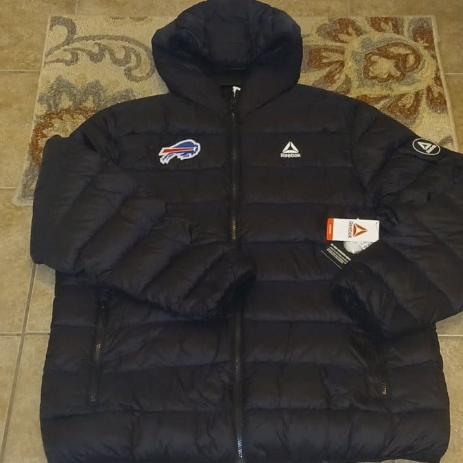 Buffalo Bills Men's Full Zip Puffer Hoodie Jacket Winter Coat w Zip Pockets. New