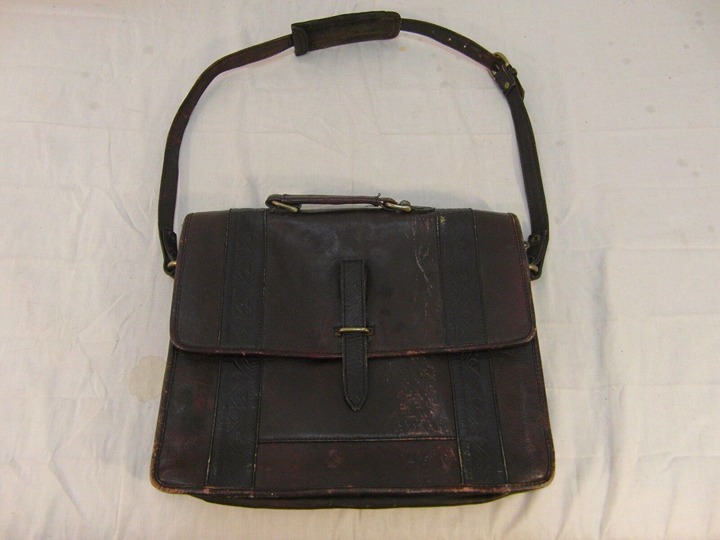 VINTAGE HIDESIGN LEATHER STRAP CLOSED BLACK BROWN PROFESSOR LAWYER BAG NM 31646