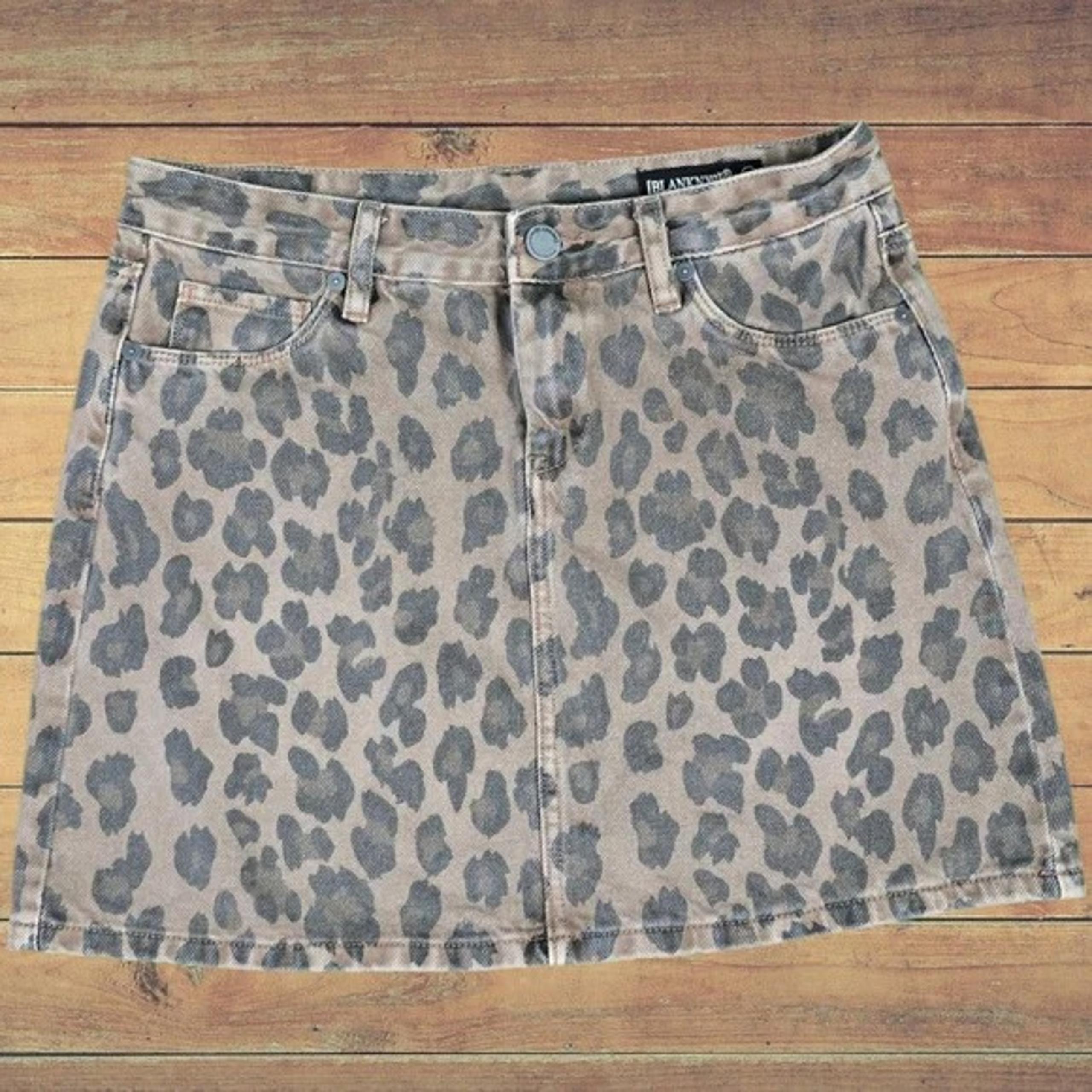 BLANK NYC | 100% COTTON FADED LEOPARD LIGHTLY DISTRESSED DENIM MINI SKIRT