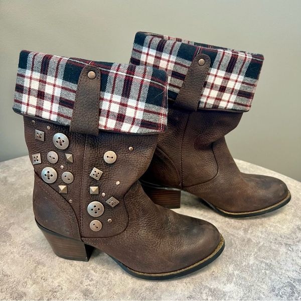 Durango Brown Plaid Heeled Boots