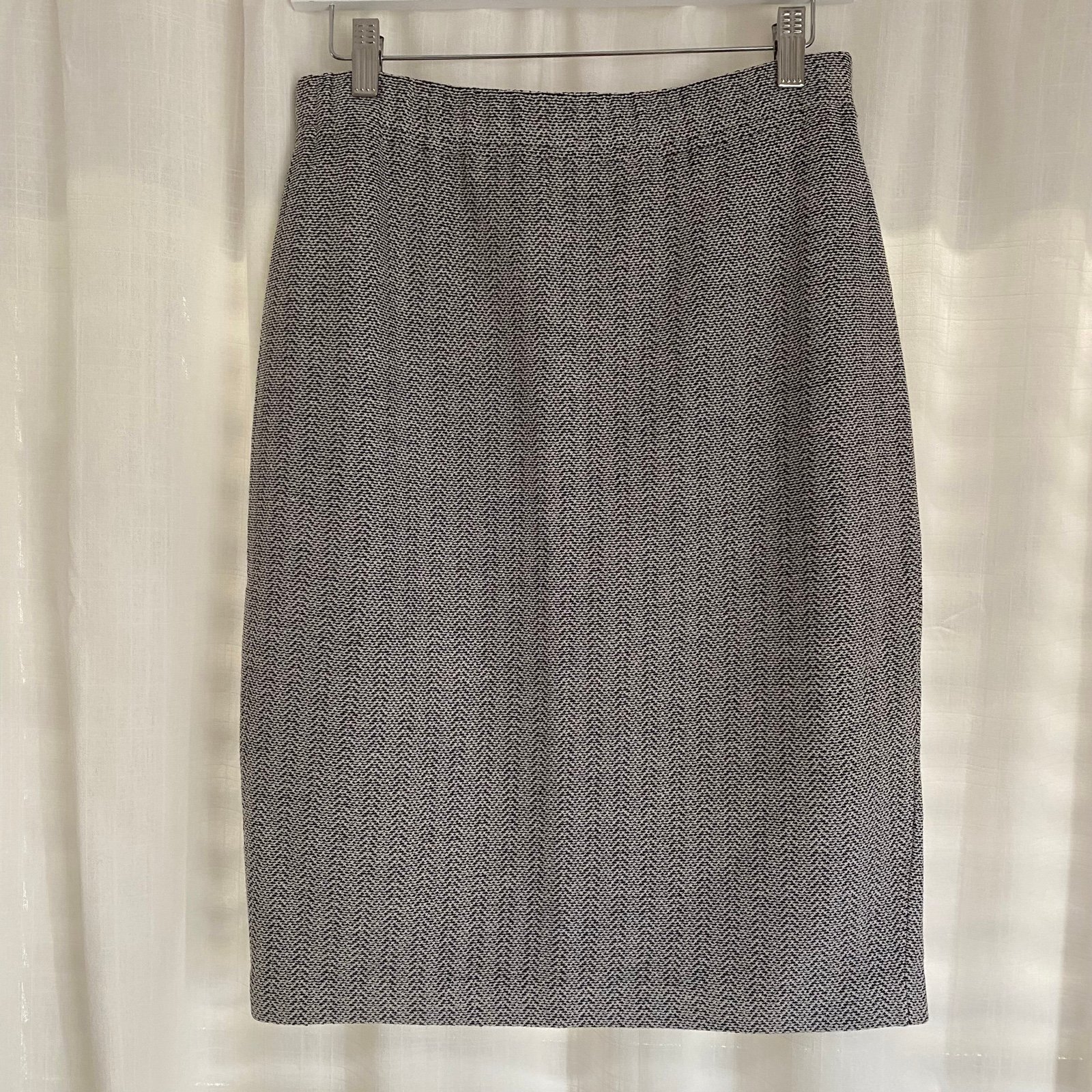 St. John Collection Pencil Skirt size 6 Santana knit black and white
