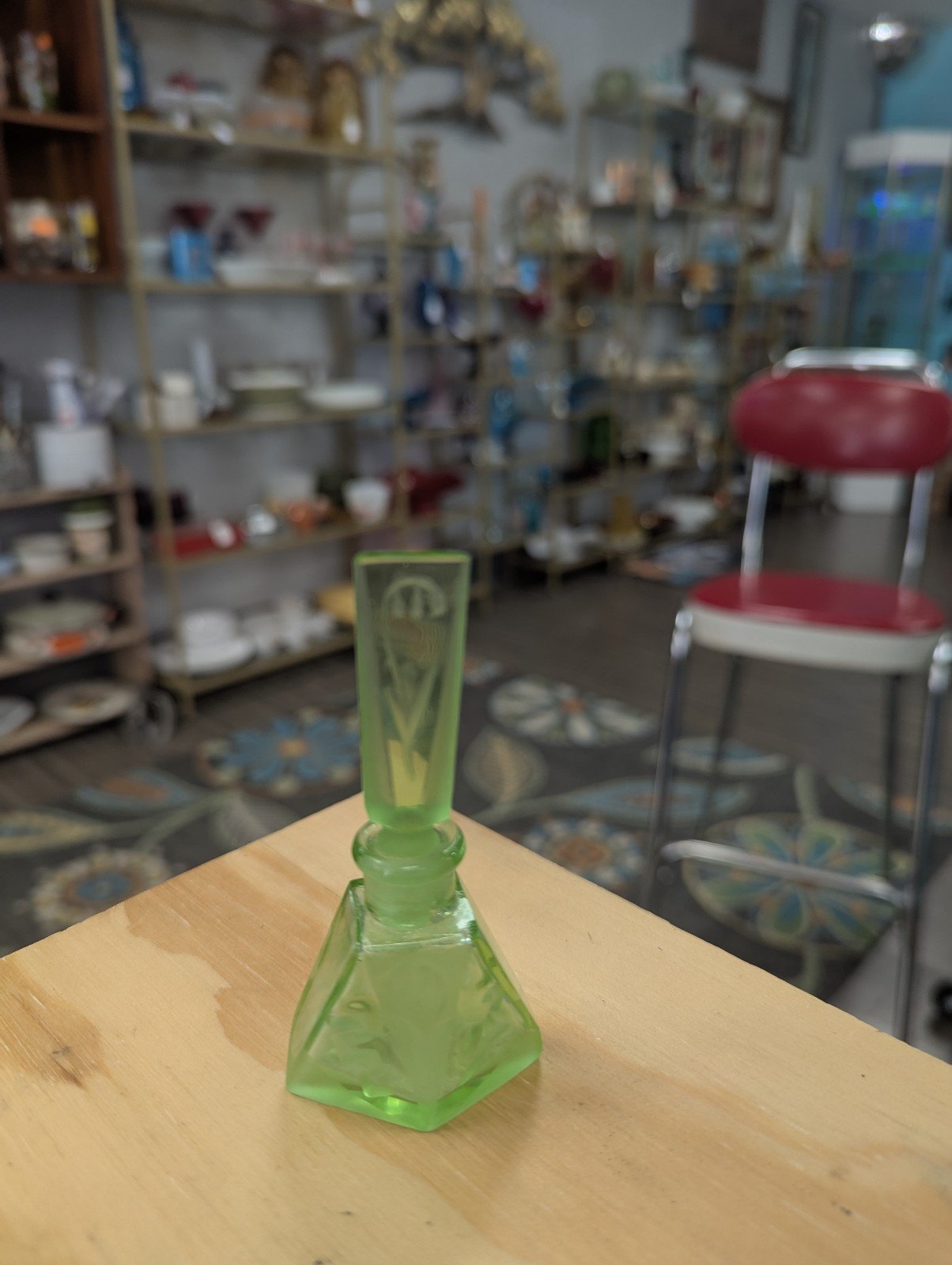 Vtg green uranium glass perfume bottle with stopper