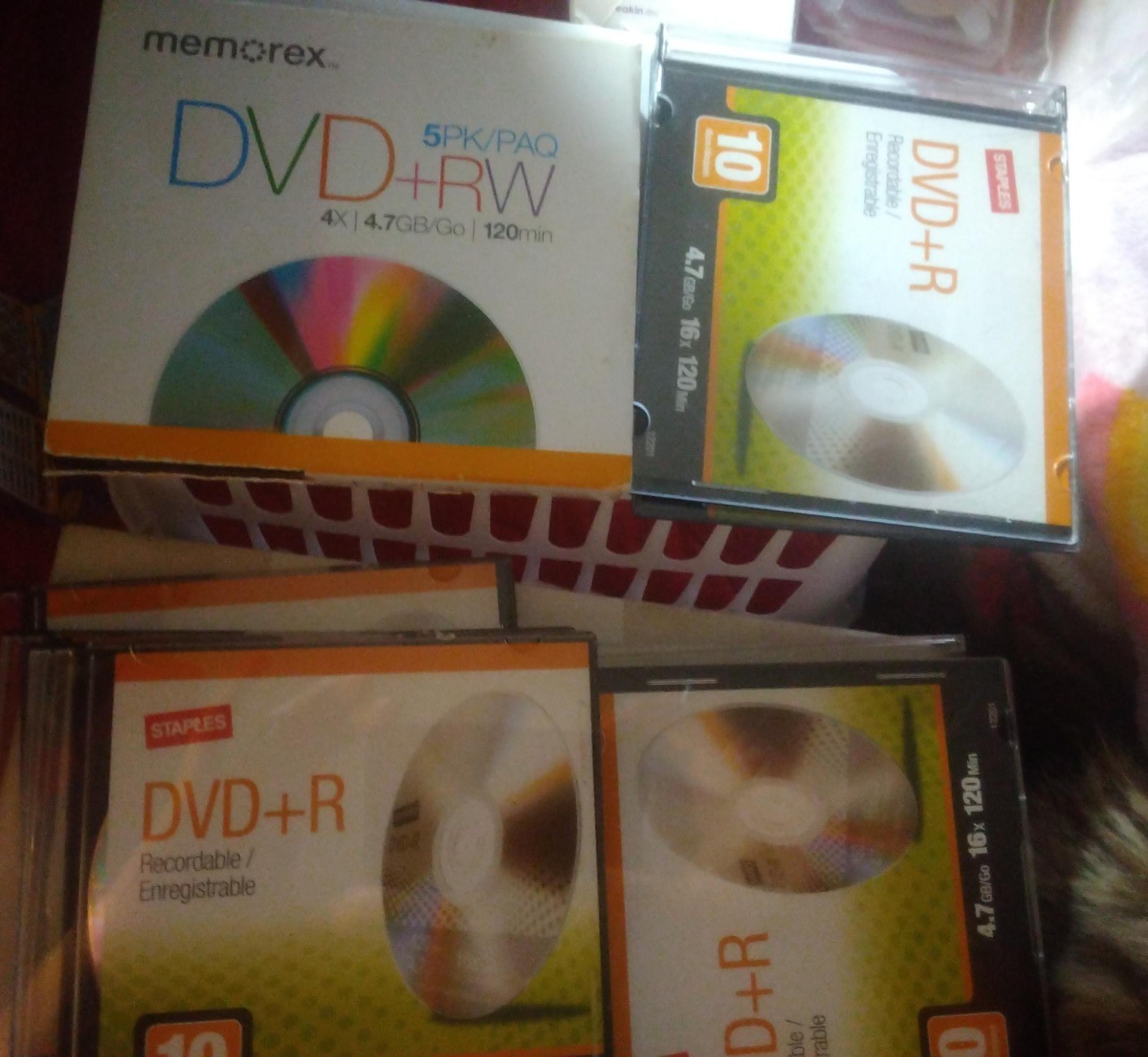 Memorex and staples DVD +RW lot of 15 disks 4.7. GB /120 mins each DVD