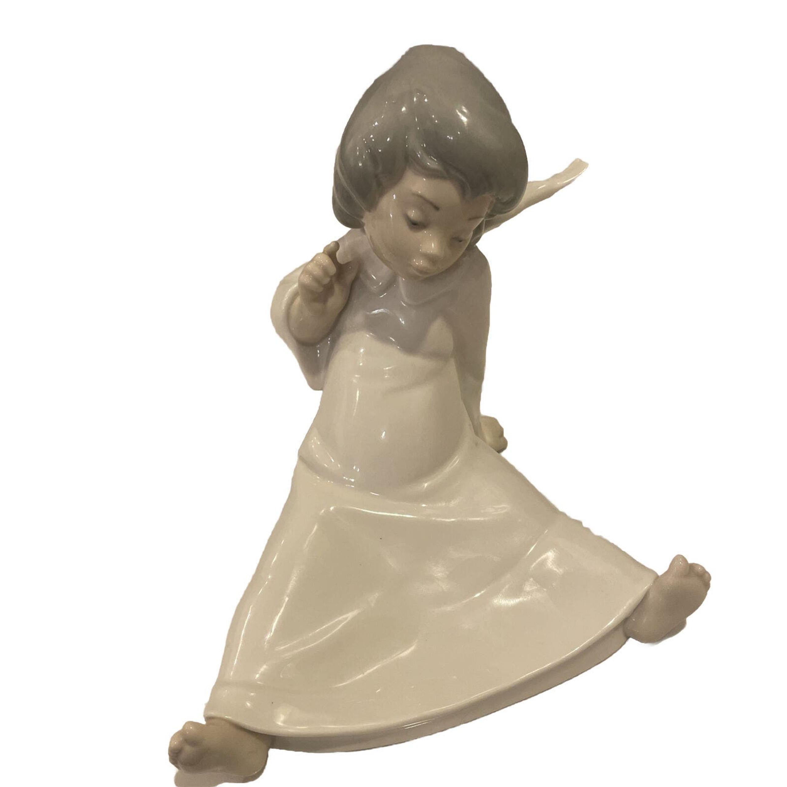Lladro # 4962 Cherub Wondering Angel Sitting Engraved Tag Tetired