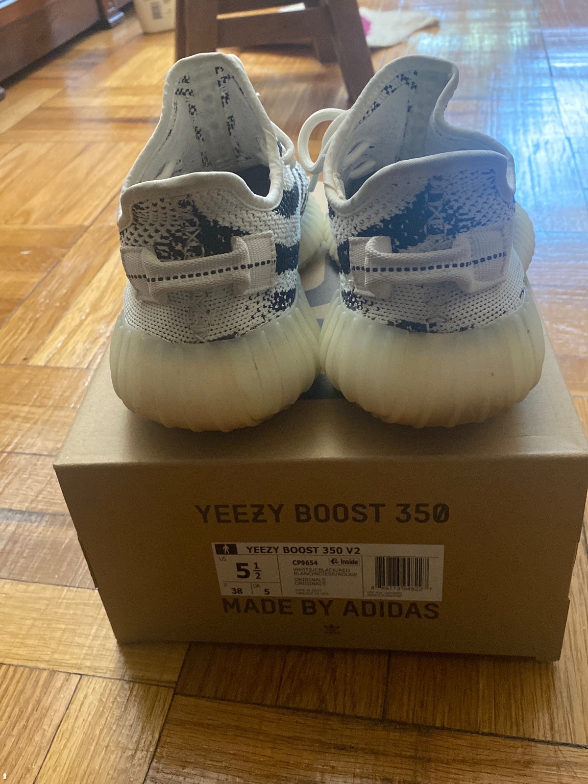 Adidas Yeezy Boost 350 V2 size (W)
