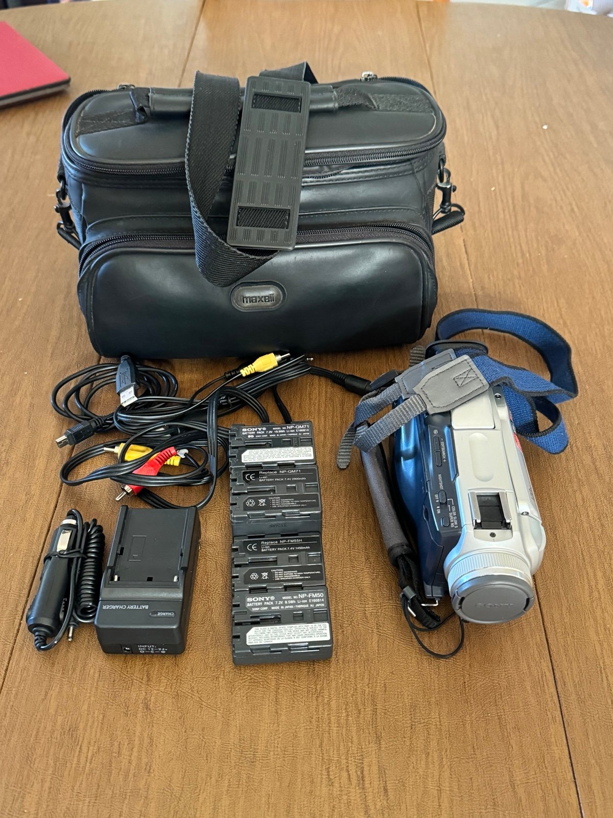 Sony DCR-TRV27 Kit Includes Accessory Items and Parts Only Recorder Read Descrpt