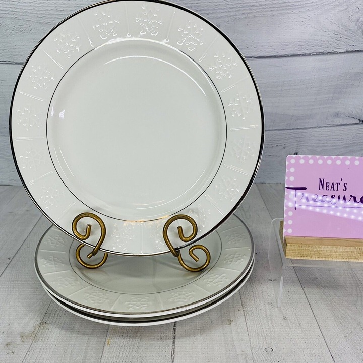 Pier 1 PER102 Embossed Snowflakes Platinum White Porcelain Dinner Plates Set 3