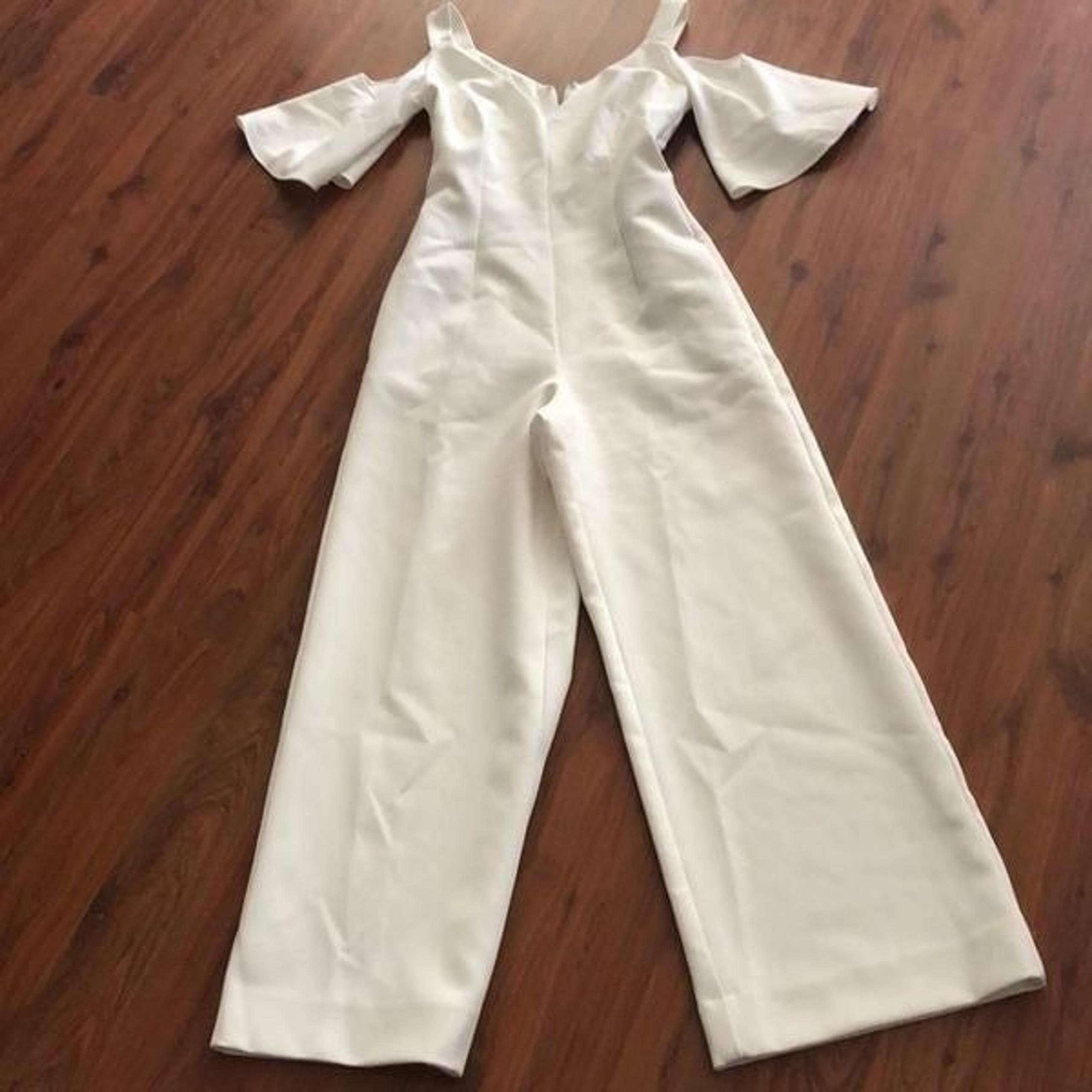 Black Halo ivory jumper cold shoulder pants 2