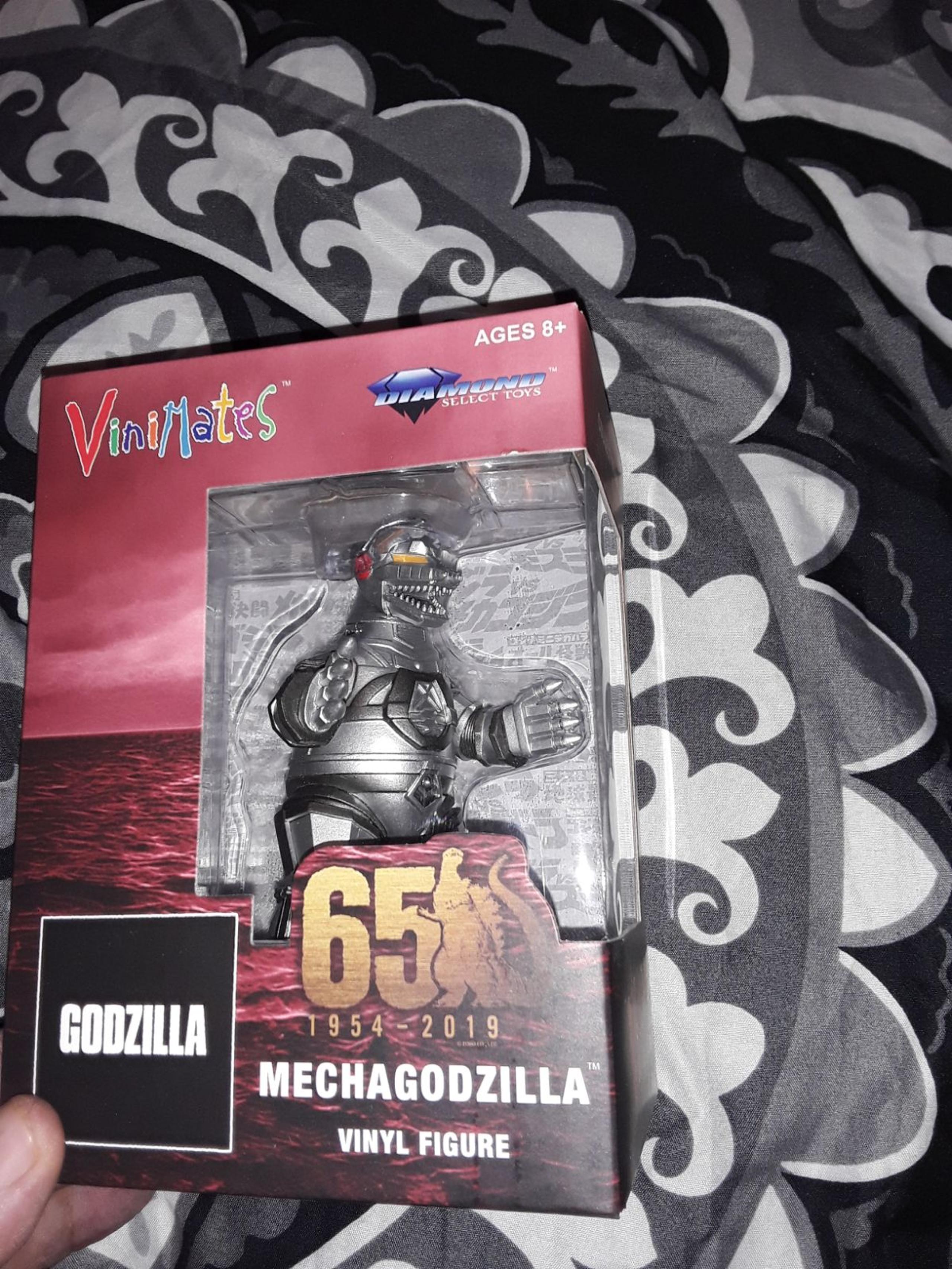 Vinimates mechagodzilla vinyl figure