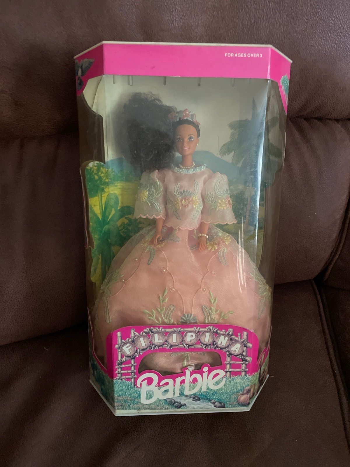 Barbie - 1993 FILIPINA Philippines BARBIE Limited Ed. RARE. Flowers 60481-9906