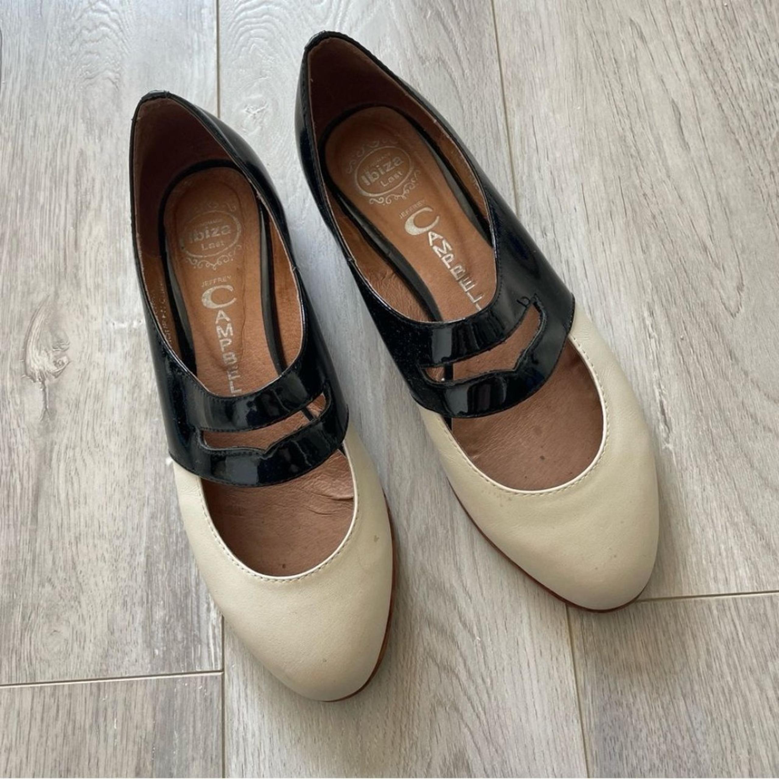 Jeffrey Campbell Flats deposit womens Cream Black (size 7) classy mary jane