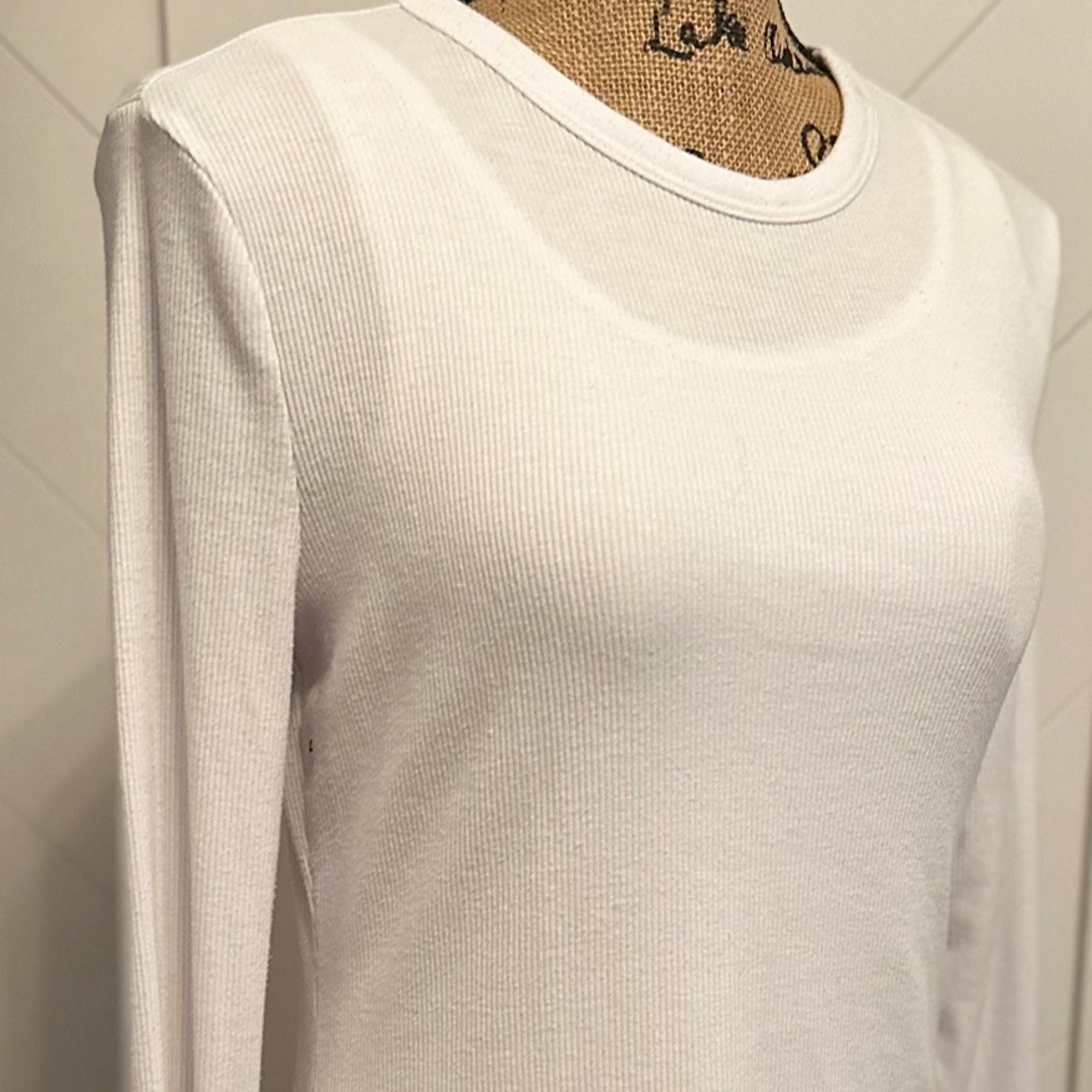 a.n.a Women's Long Sleeve White Ribbed T-Shirt I Medium