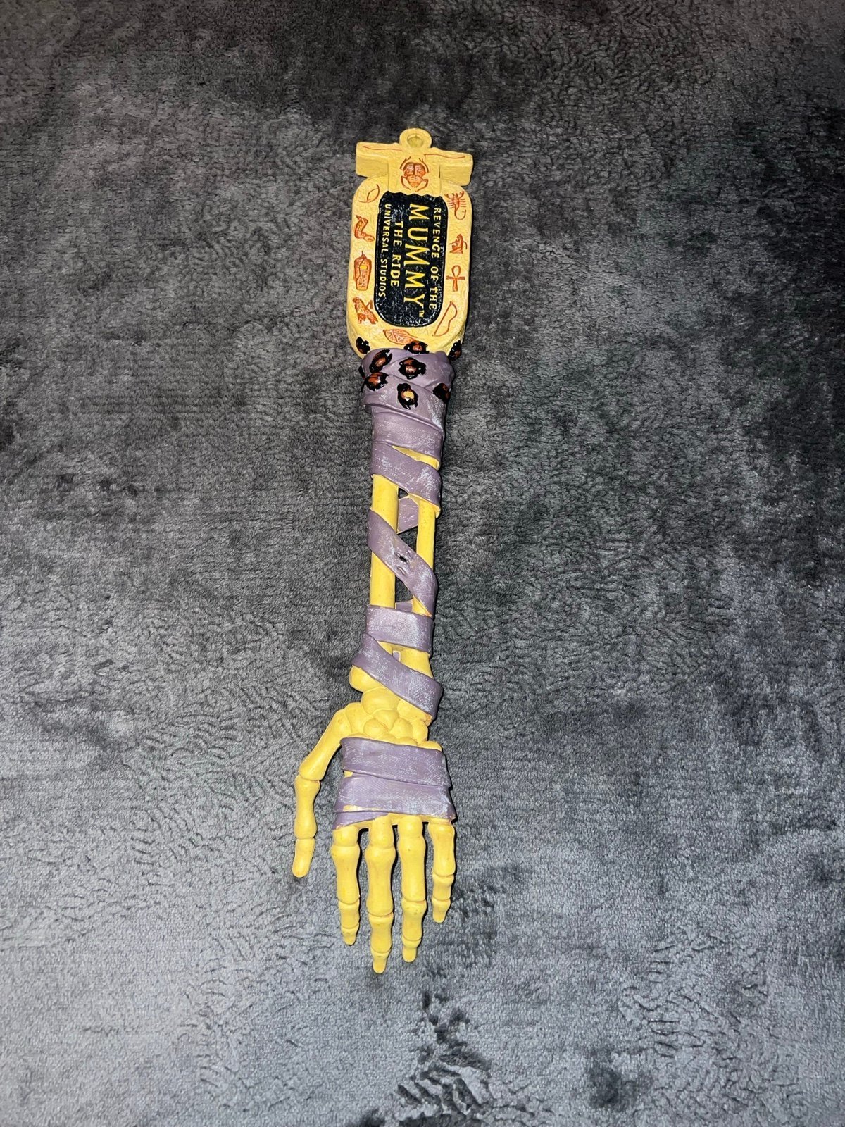 2006 Revenge Mummy Universal Studios Ride Back Scratcher Souvenir Merch Skeleton