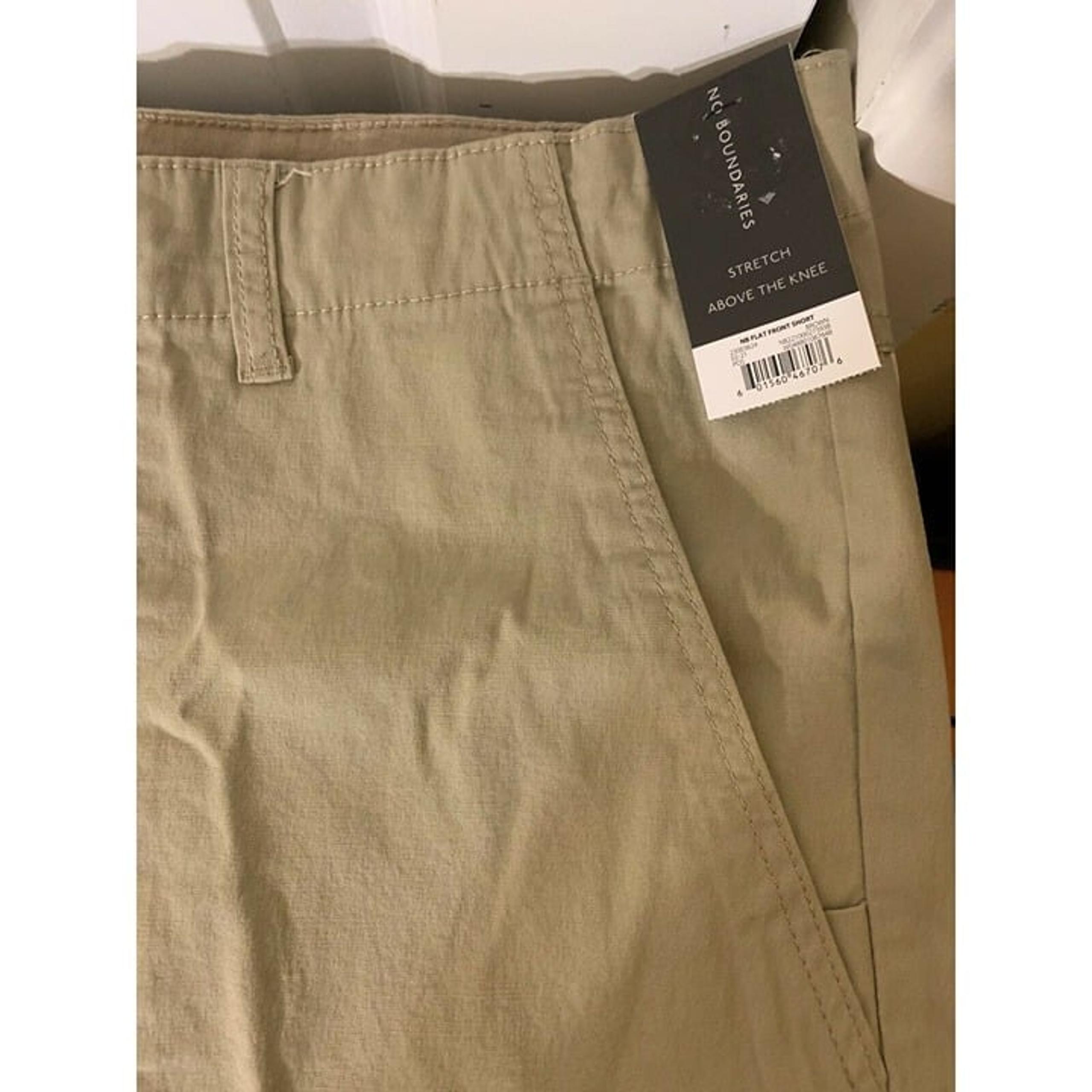 No Boundaries Men's Sz 46 Stretch Flat Front Shorts (Above the Knee) Fray Hem