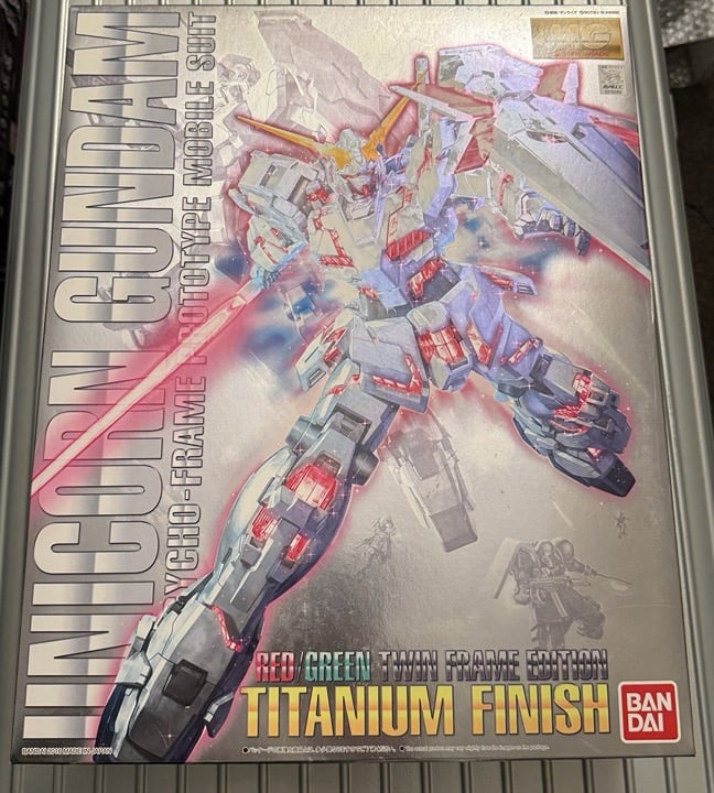 Bandai MG Unicorn Gundam (Red / green Twin frame edition) titanium finish