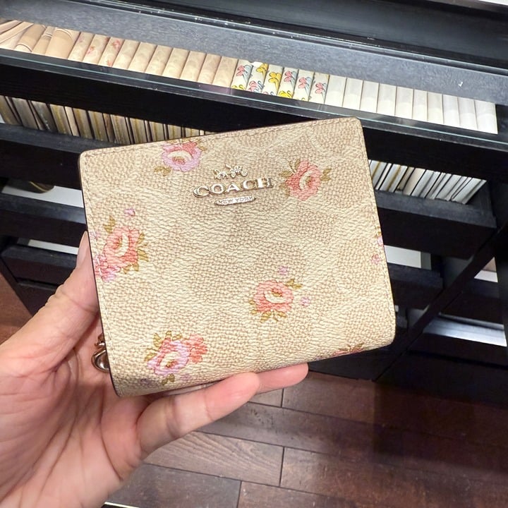 Coach CAR14 Snap Wallet In Signature Canvas With Floral Print