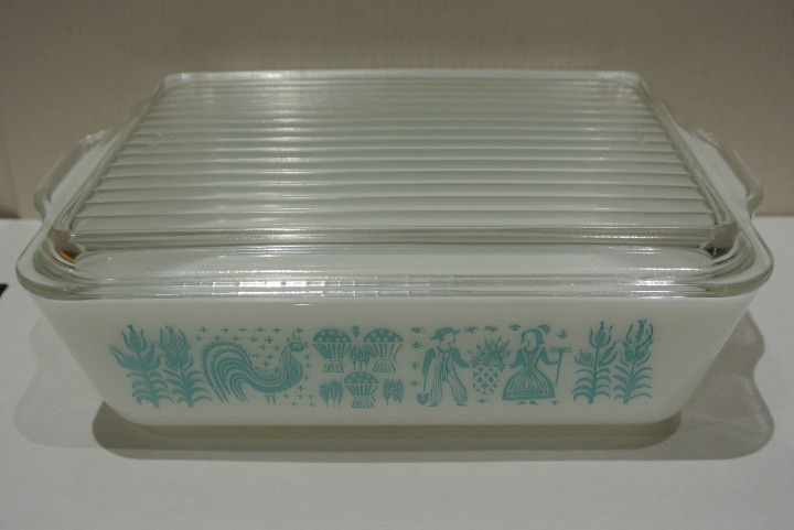 PYREX TURQUOISE BUTTERPRINT FRIDGE DISH