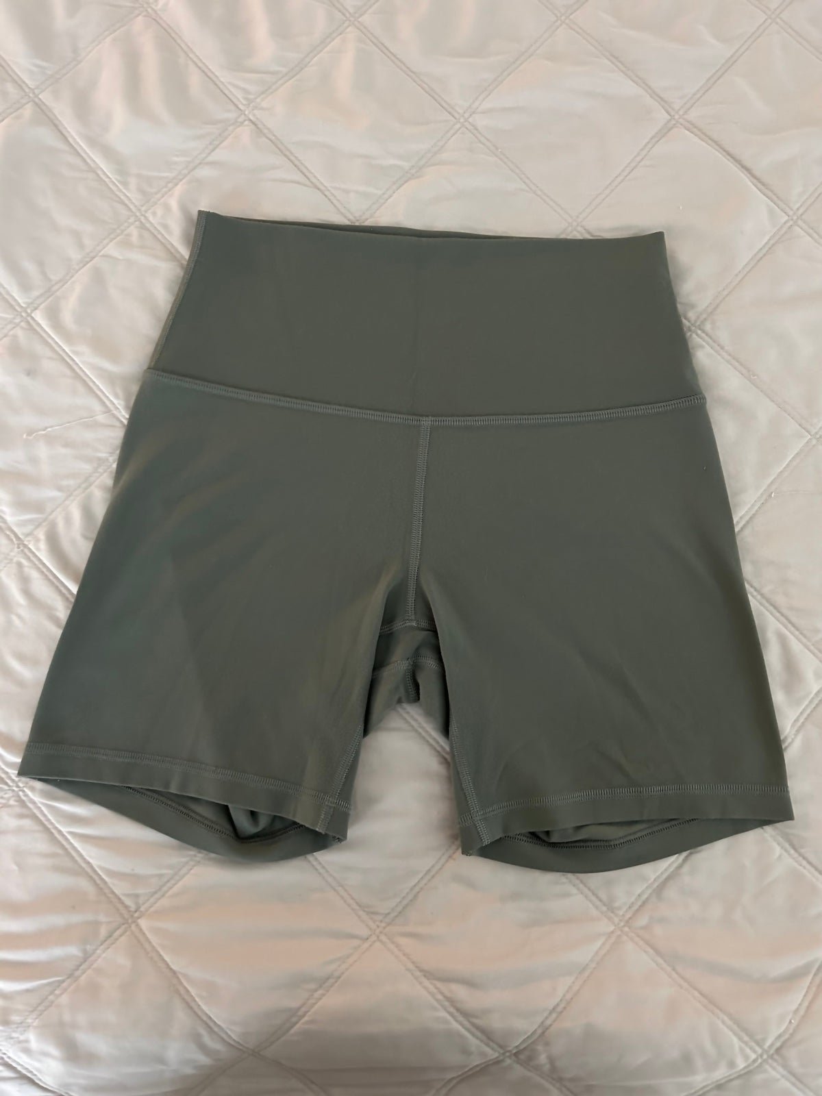 Lululemon Align HR Shorts 6” size 6 Grey Sage