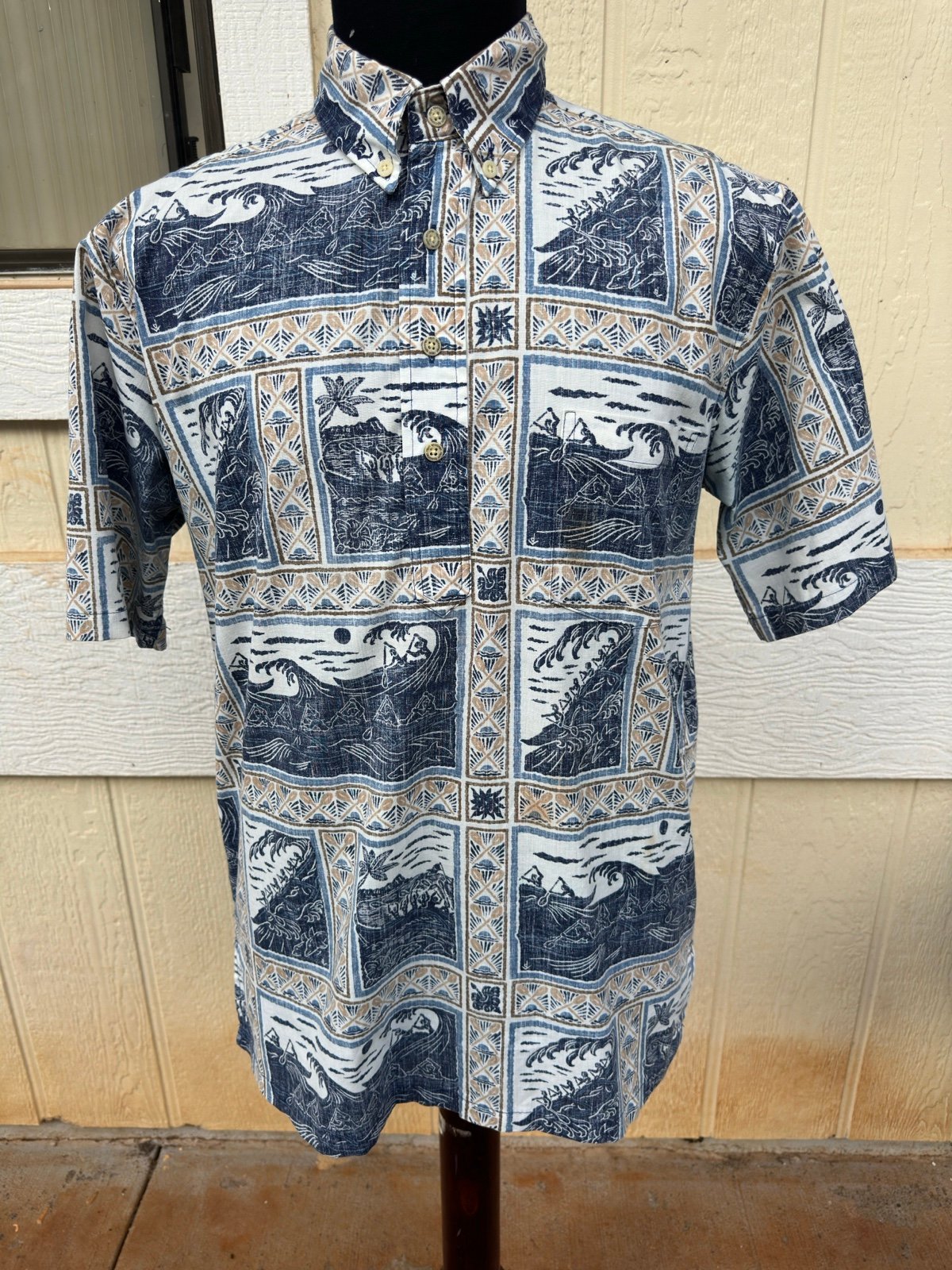 PreOwned Reyn Spooner Classic Fit Hawaiian Print 3/4 Print Men's Medium
